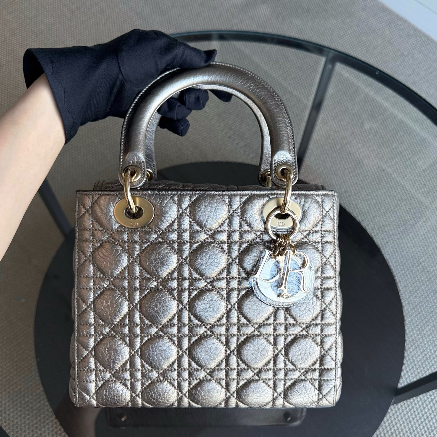 Lady Rabat moyen - Cannage Métallique Doré Quincaillerie Dorée — Kovancy