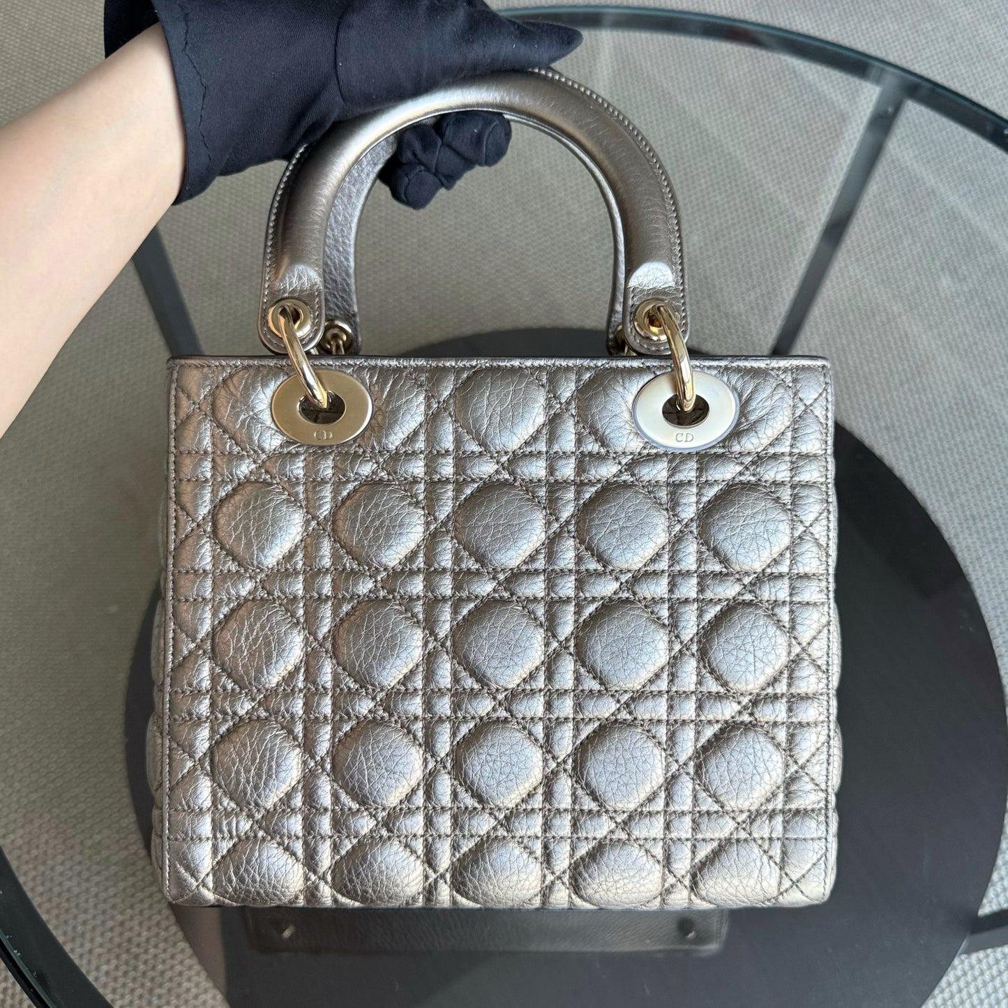 Lady Rabat moyen - Cannage Métallique Doré Quincaillerie Dorée — Kovancy