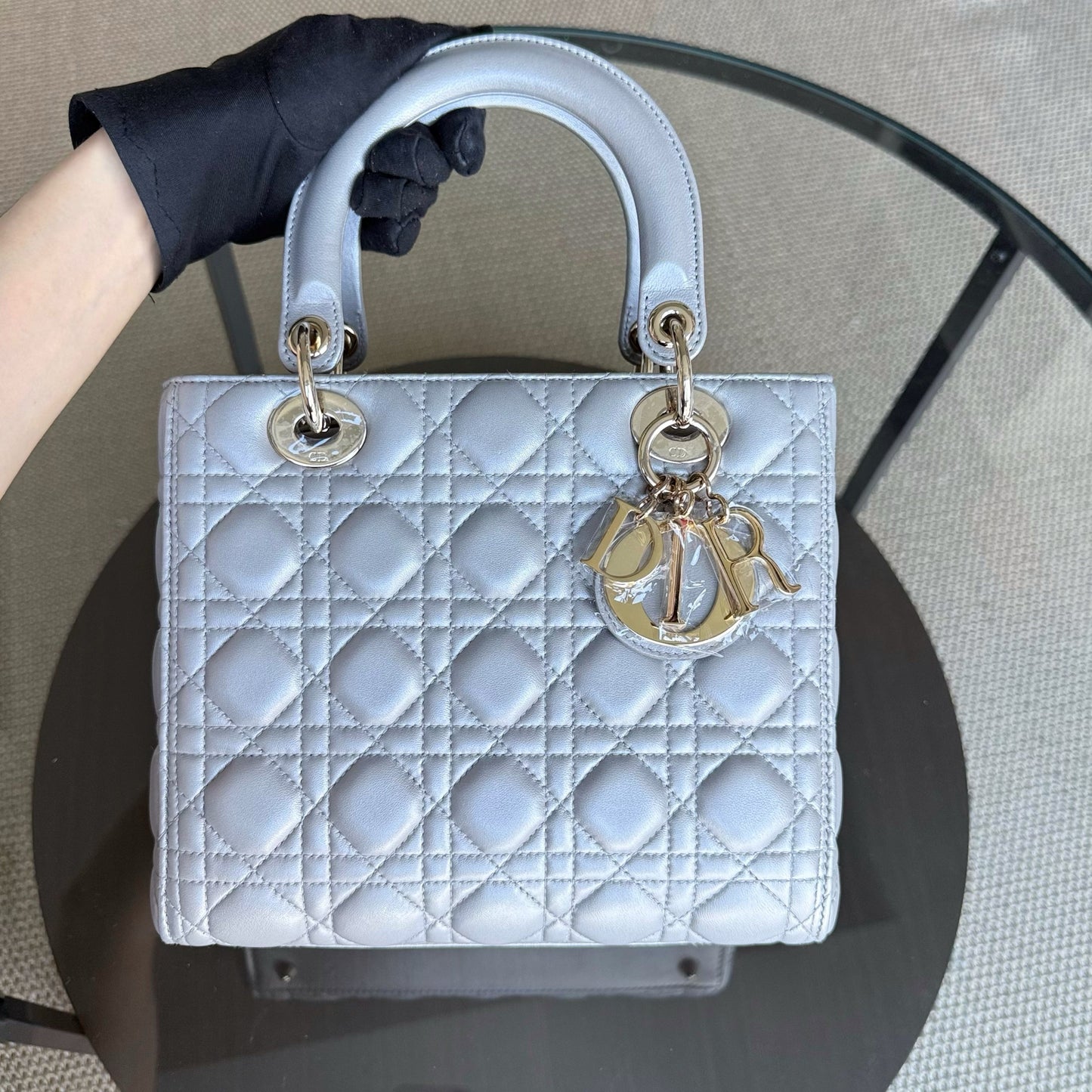 Lady Moyen - Cuir d'agneau Cannage Gris Gris Quincaillerie dorée SANS SANGLE — Kovancy