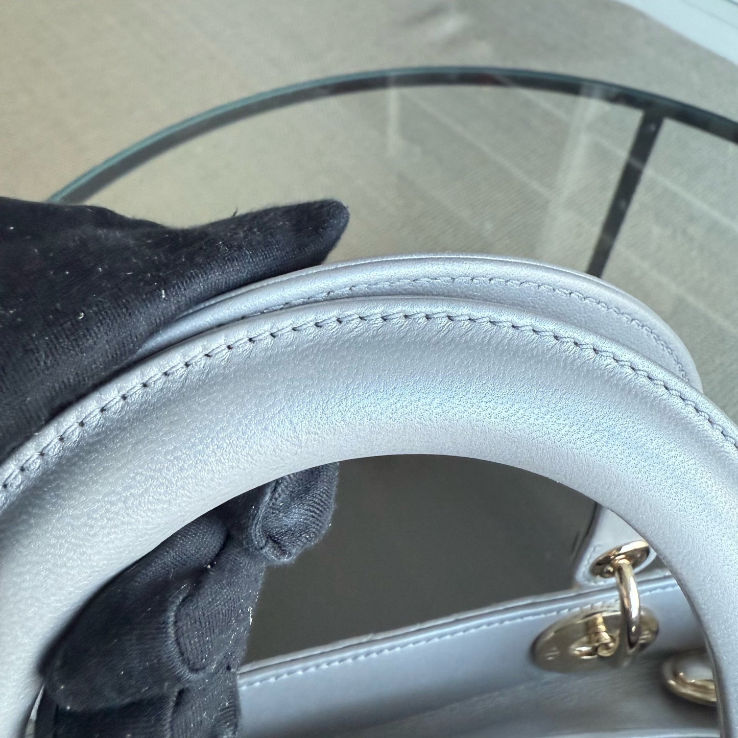 Lady Moyen - Cuir d'agneau Cannage Gris Gris Quincaillerie dorée SANS SANGLE — Kovancy