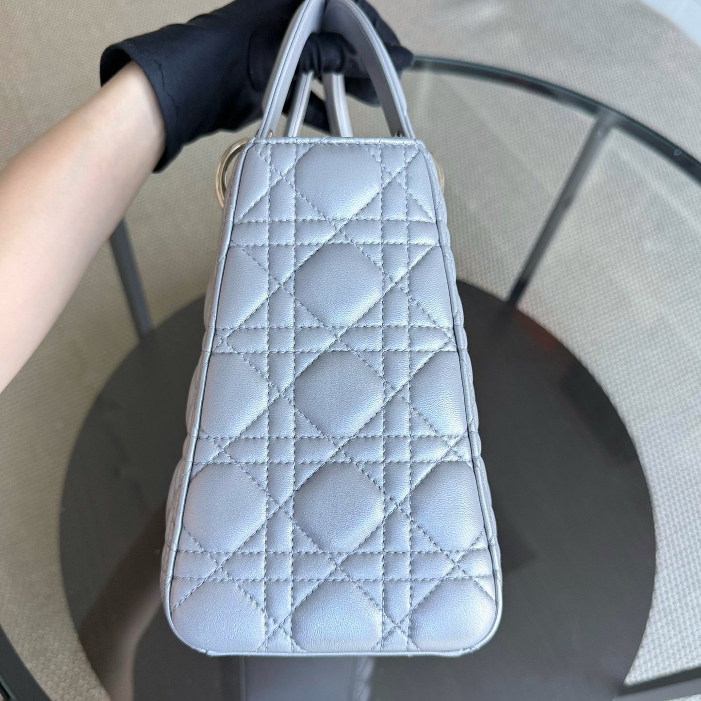 Lady Moyen - Cuir d'agneau Cannage Gris Gris Quincaillerie dorée SANS SANGLE — Kovancy