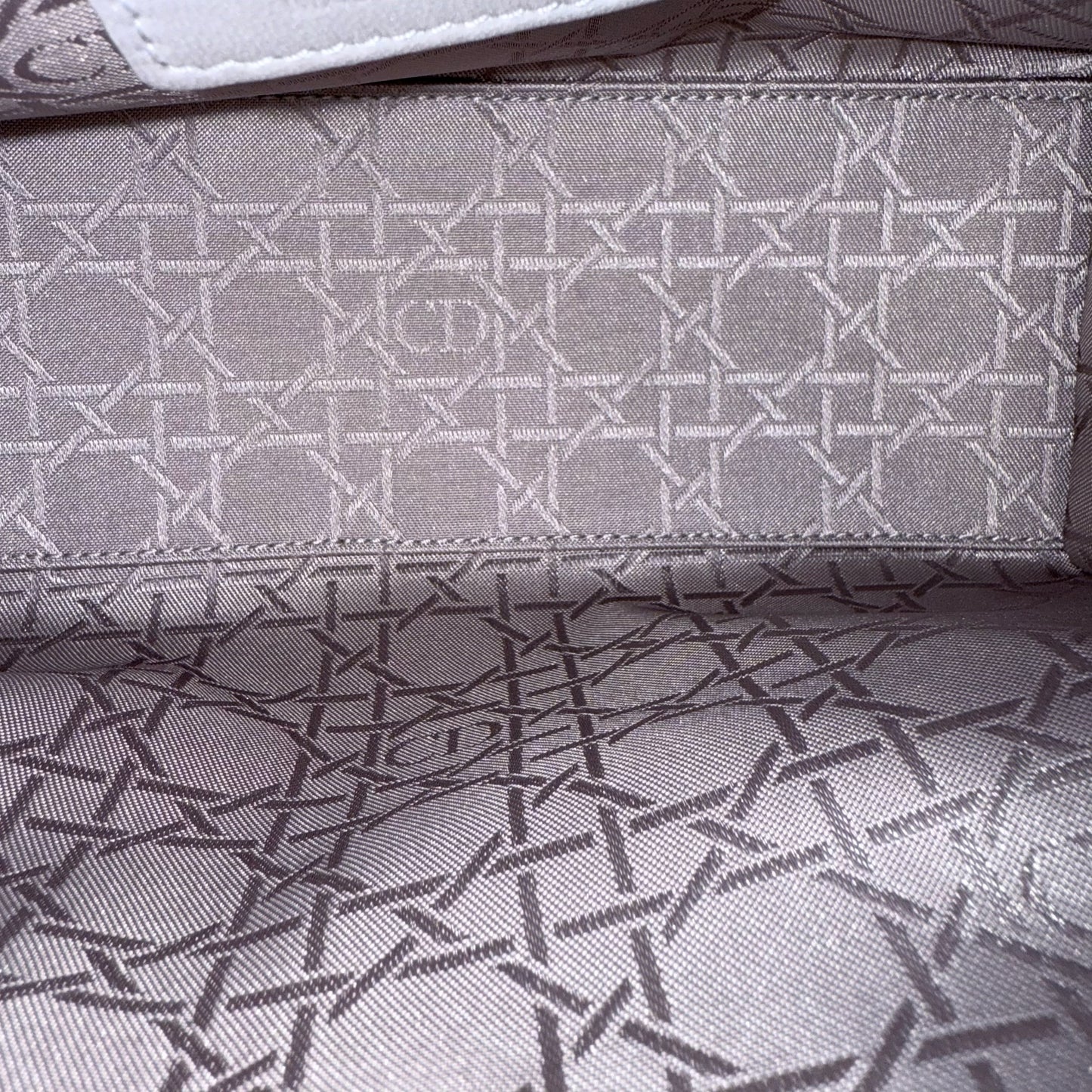 Lady Moyen - Cuir d'agneau Cannage Gris Gris Quincaillerie dorée SANS SANGLE — Kovancy