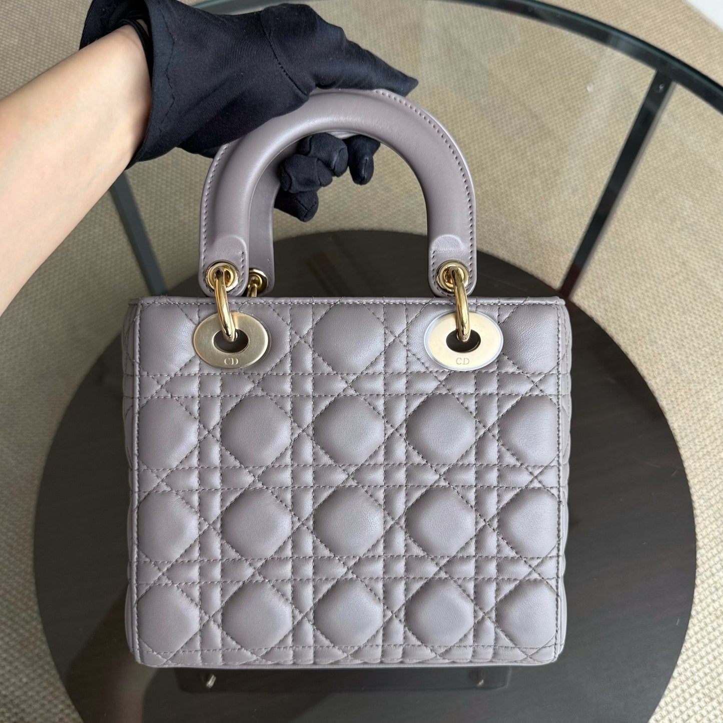 Lady Petit rabat - Cuir d'agneau Cannage Gris Quincaillerie dorée — Kovancy