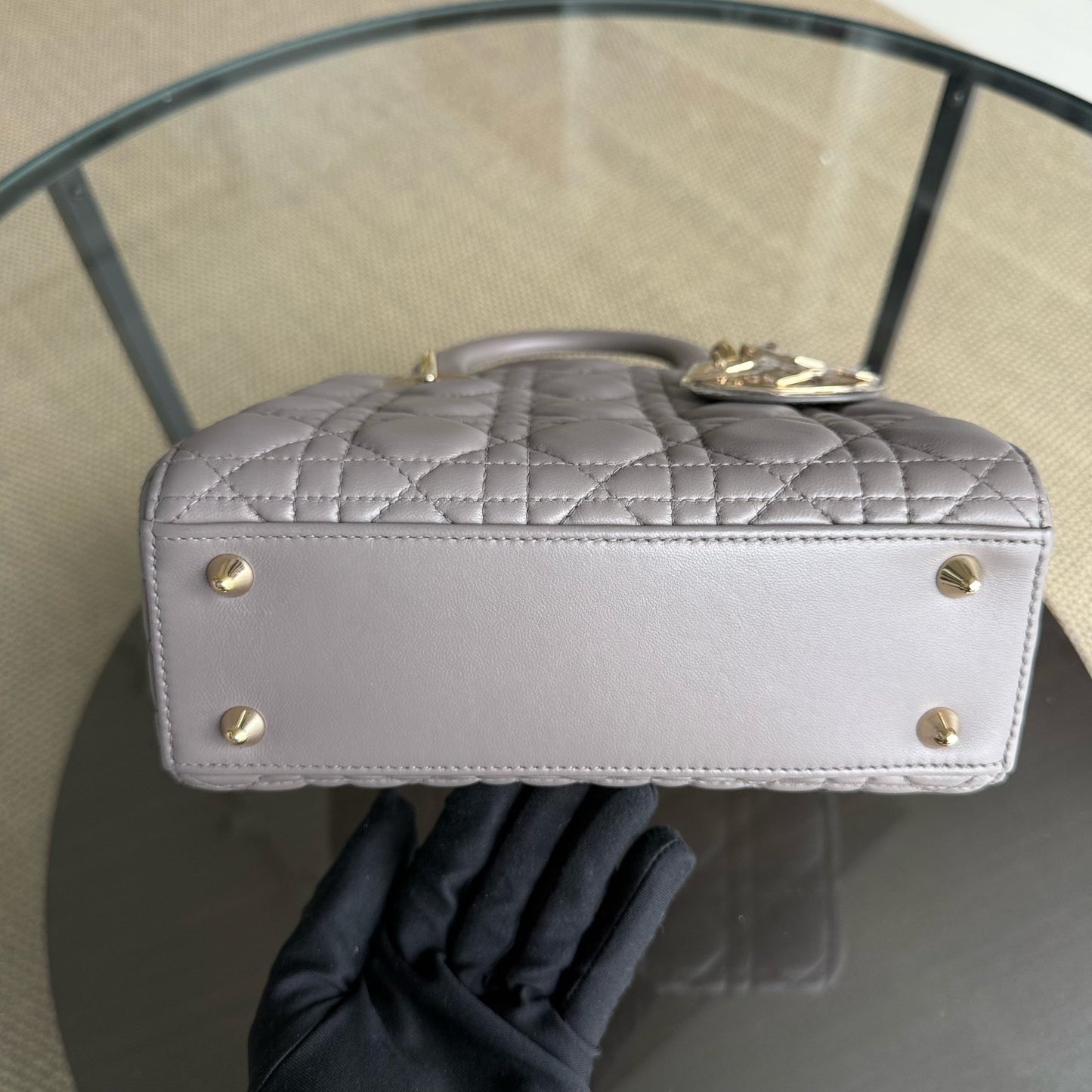 Lady Petit rabat - Cuir d'agneau Cannage Gris Quincaillerie dorée — Kovancy