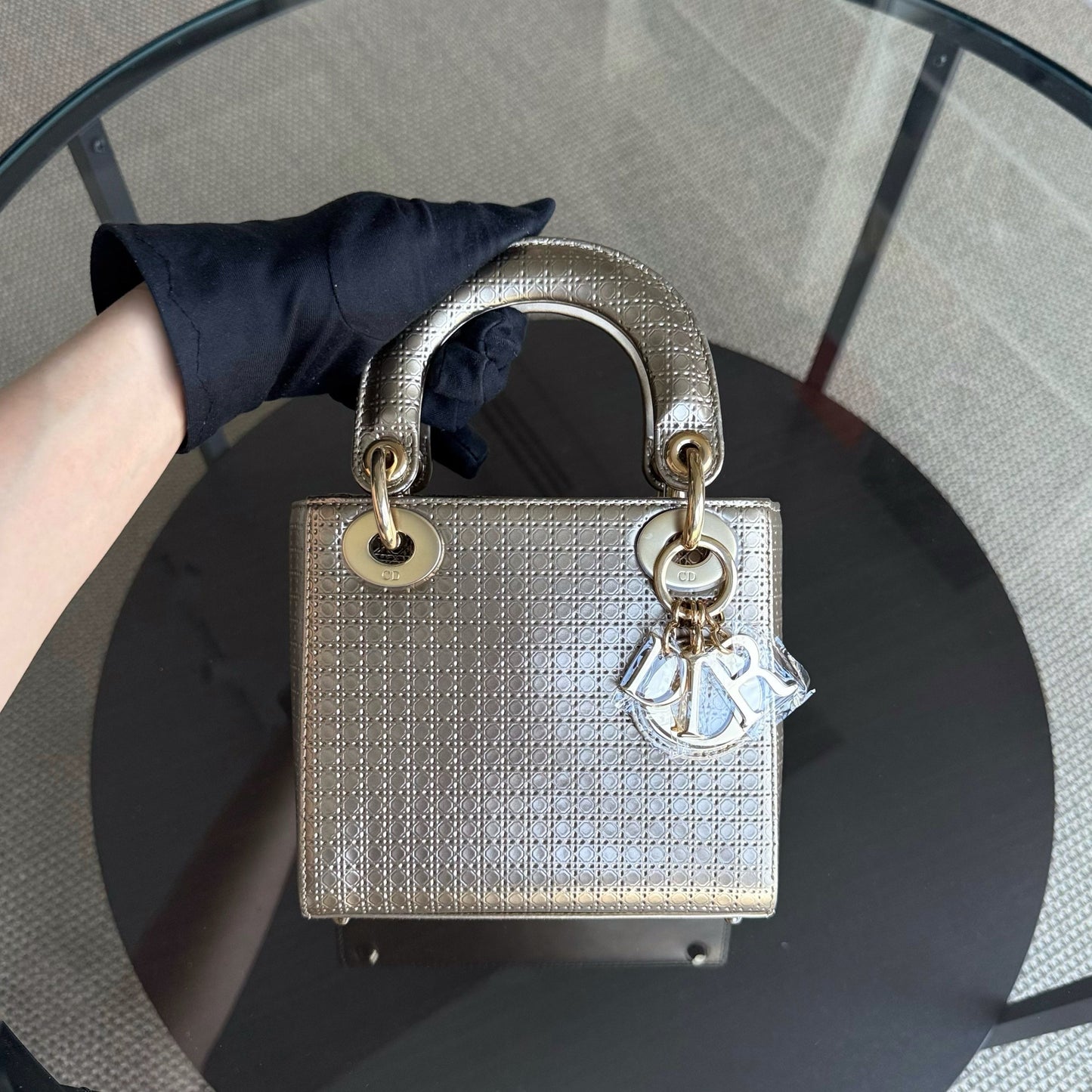 Lady Mini - Micro Cannage Cuir de veau métallisé avec sangle réglable et quincaillerie dorée — Kovancy