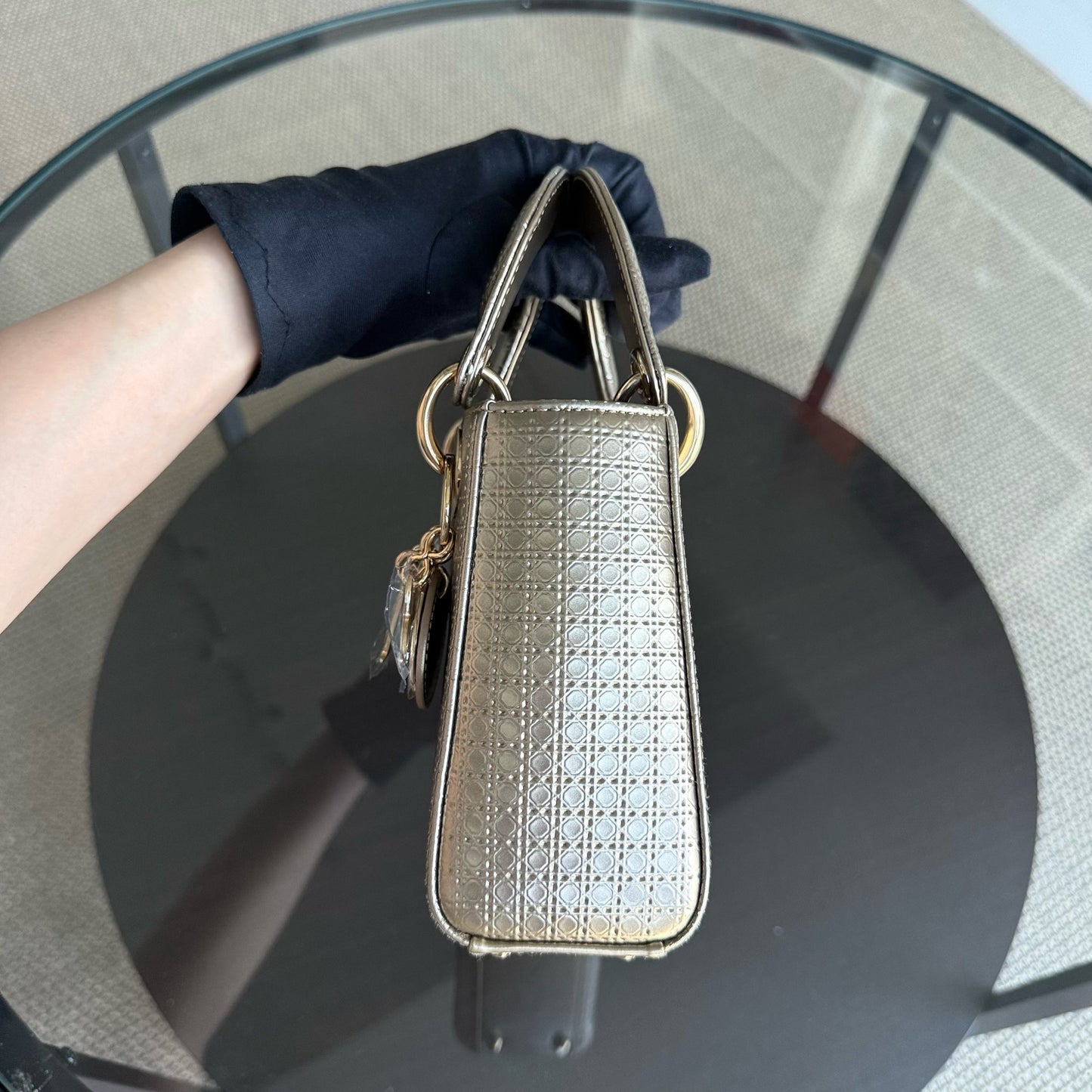Lady Mini - Micro Cannage Cuir de veau métallisé avec sangle réglable et quincaillerie dorée — Kovancy