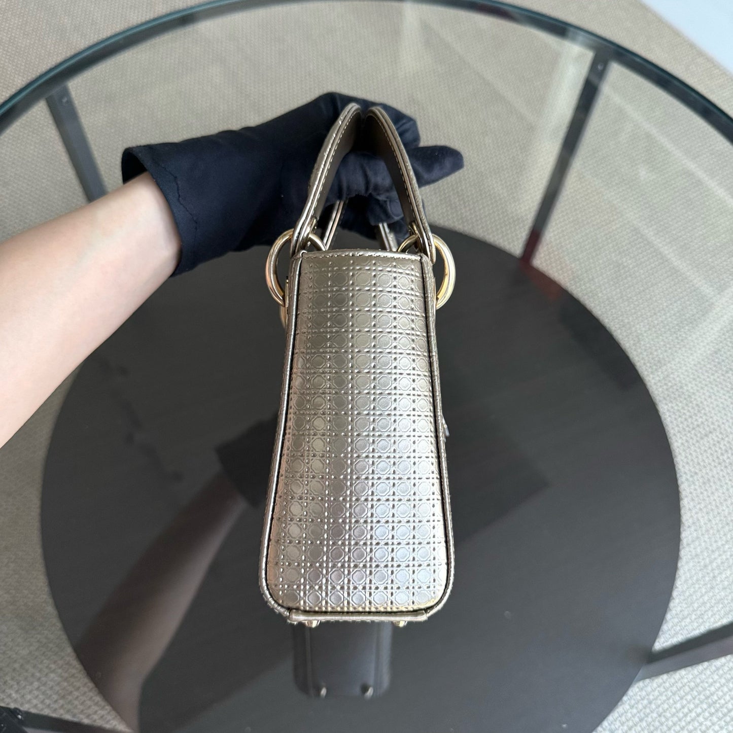 Lady Mini - Micro Cannage Cuir de veau métallisé avec sangle réglable et quincaillerie dorée — Kovancy
