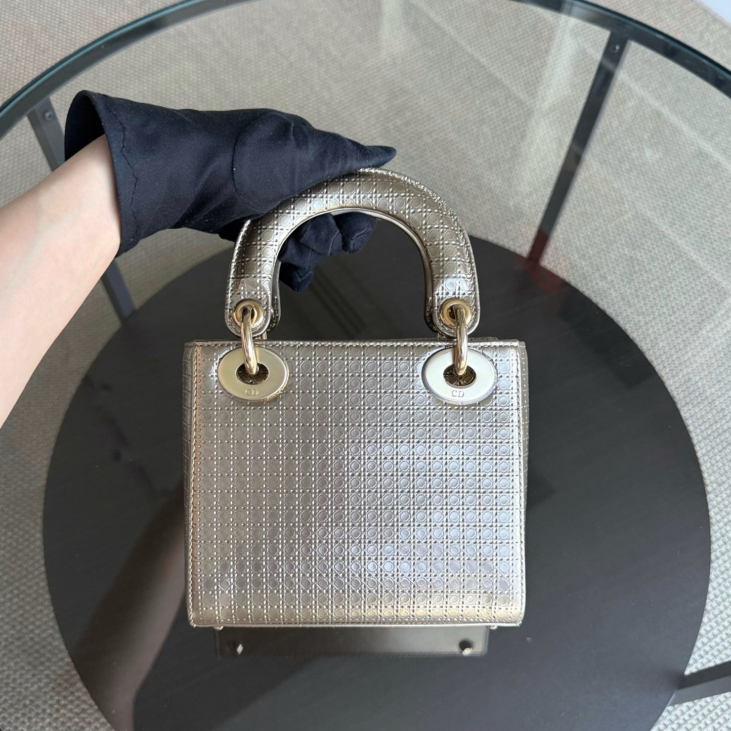 Lady Mini - Micro Cannage Cuir de veau métallisé avec sangle réglable et quincaillerie dorée — Kovancy