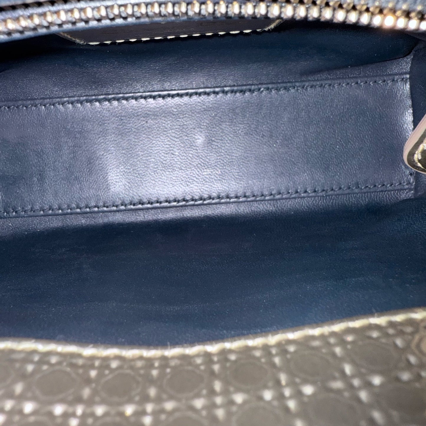 Lady Mini - Micro Cannage Cuir de veau métallisé avec sangle réglable et quincaillerie dorée — Kovancy