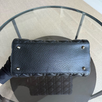 Dior Lady Rabat moyen - Cuir de veau Cannage noir et matériel doré