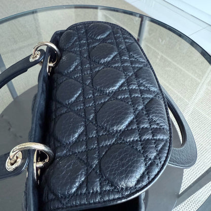 Dior Lady Rabat moyen - Cuir de veau Cannage noir et matériel doré