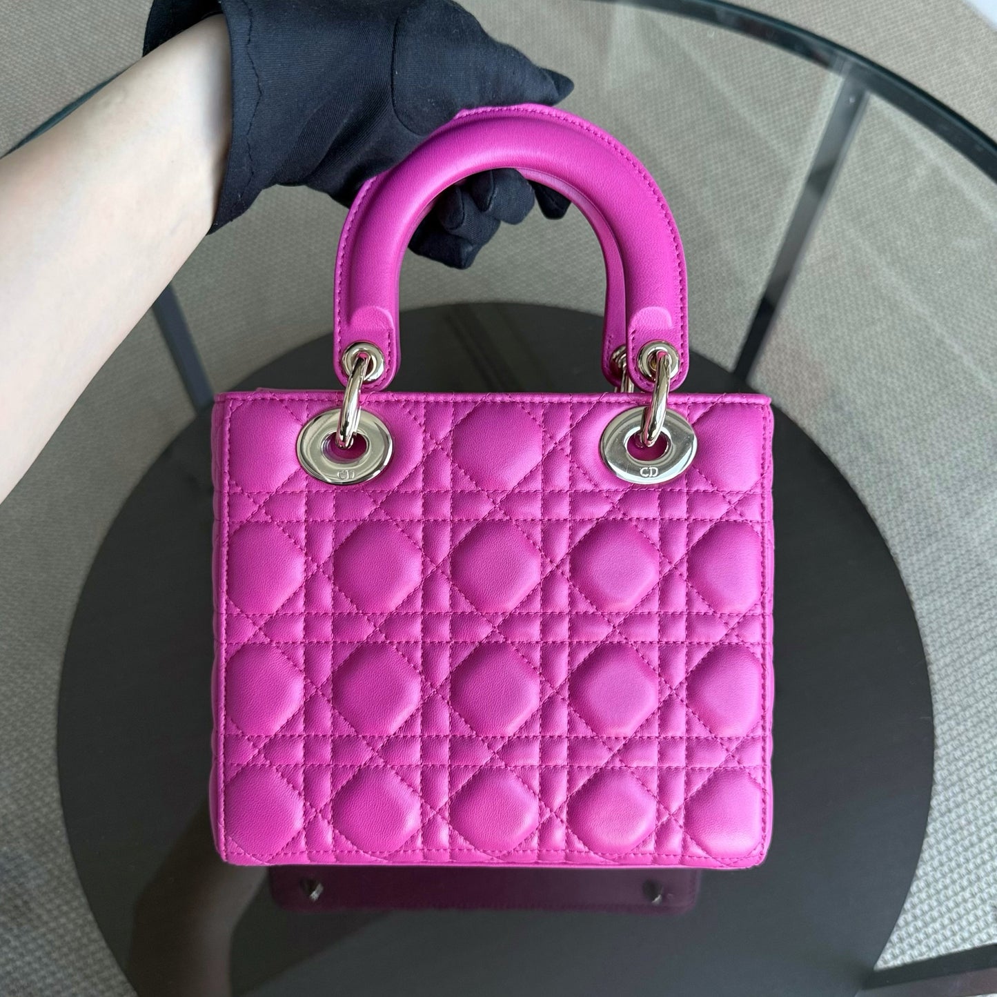 Lady Petit rabat - Cuir d'agneau Cannage rose Barbie, finitions dorées — Kovancy