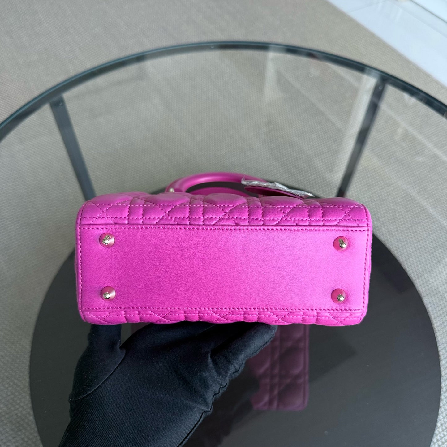 Lady Petit rabat - Cuir d'agneau Cannage rose Barbie, finitions dorées — Kovancy