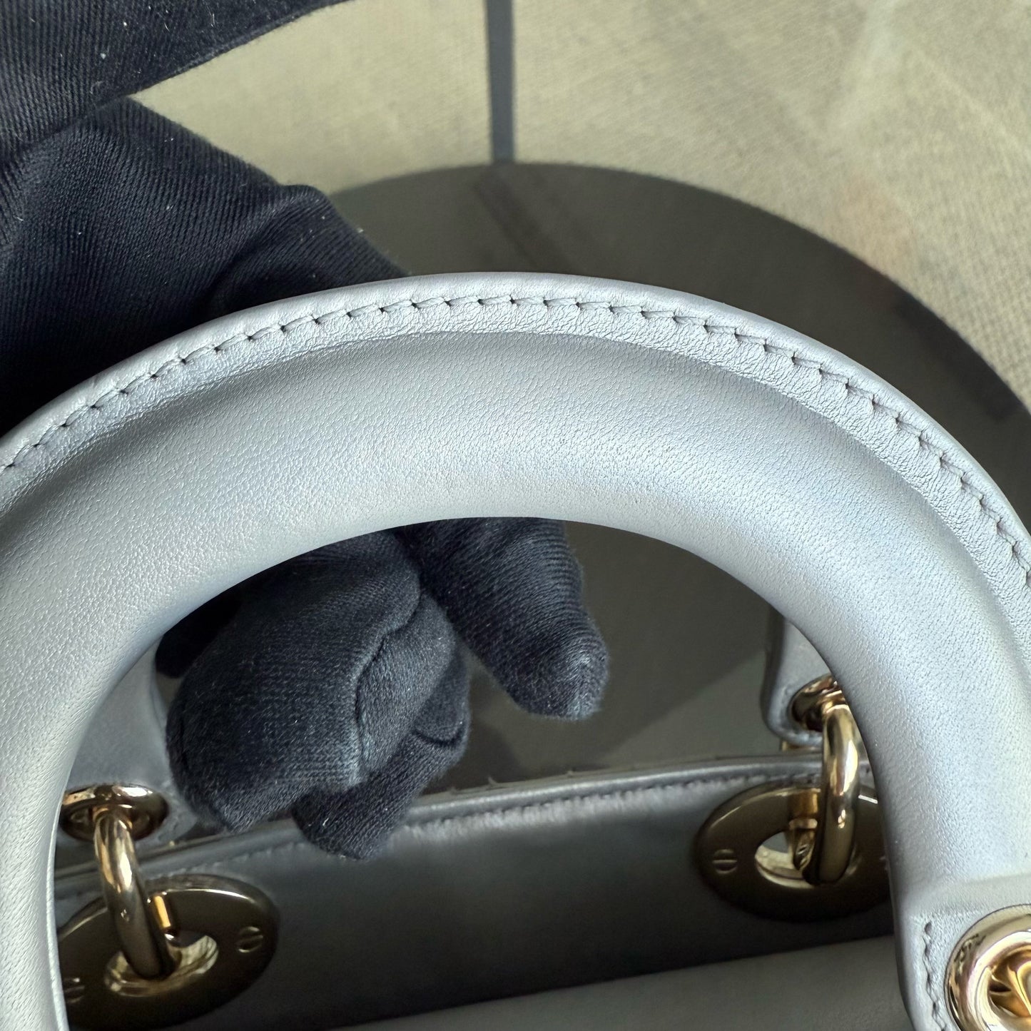 Lady Mini - Sangle chaîne en cuir d'agneau Cannage avec quincaillerie argentée et dorée — Kovancy