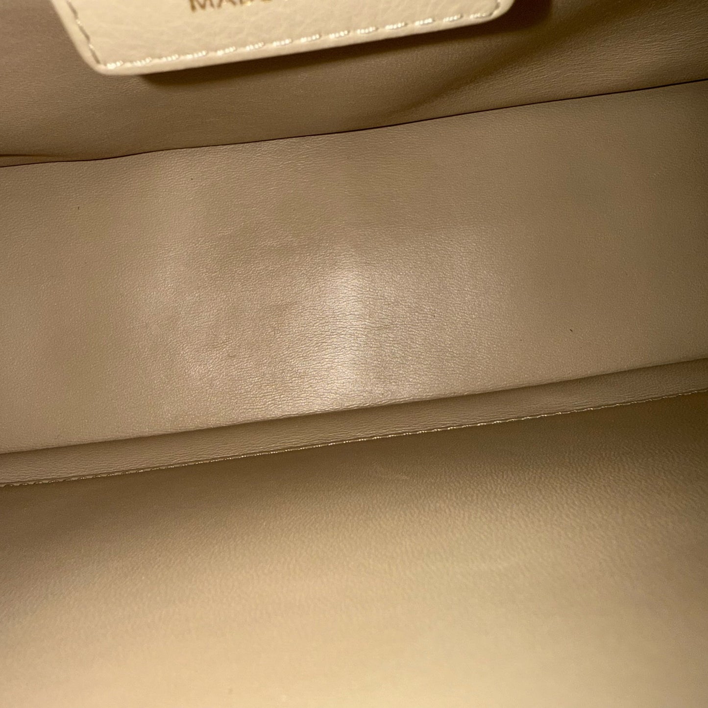 Caro Large - Cuir de veau grainé Cannage Beige clair Ferrures dorées — Kovancy