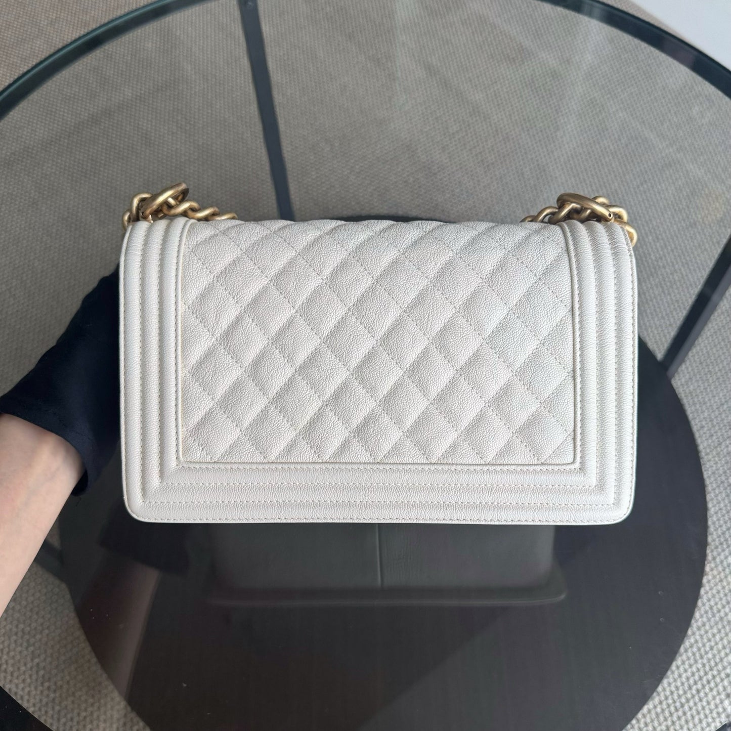 Chanel Boy Medium - Caviar 25CM Blanc Crème Quincaillerie Or Vieilli Series 26