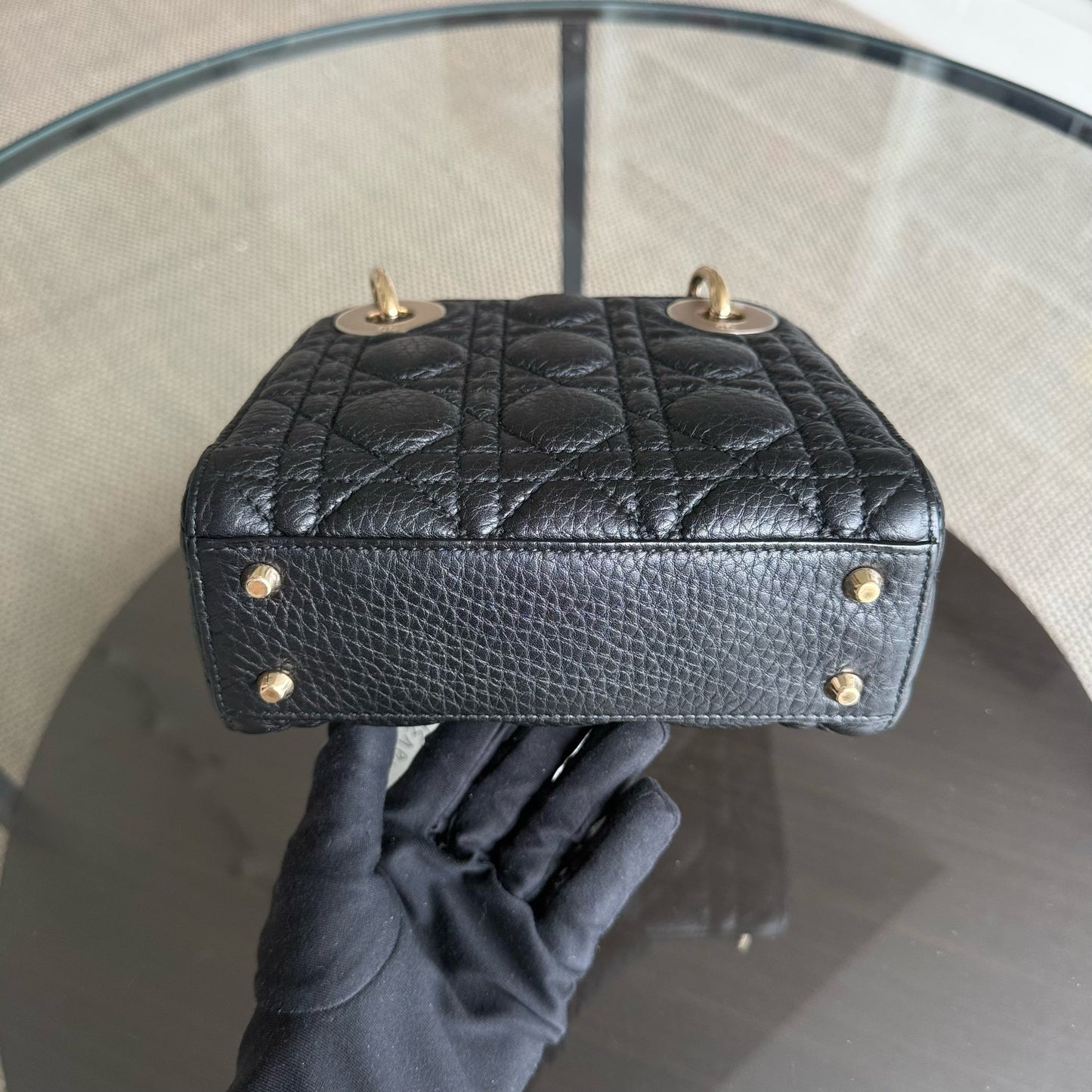 Lady Mini - Cannage en veau grainé noir avec finitions dorées — Kovancy