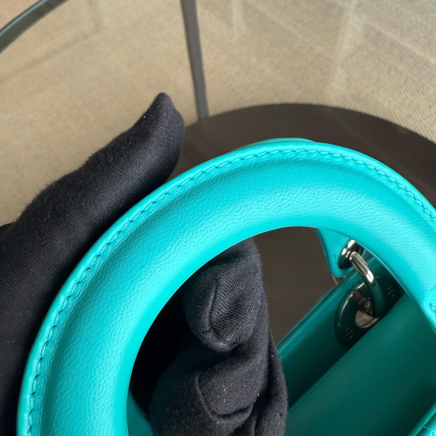 Lady Mini - Sangle réglable en cuir d'agneau Cannage bleu cyan et matériel argenté — Kovancy