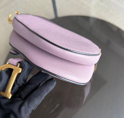 Sac Dior Saddle Small - Bandoulière ajustable en cuir de veau grainé Nude Rose Hardware Gold