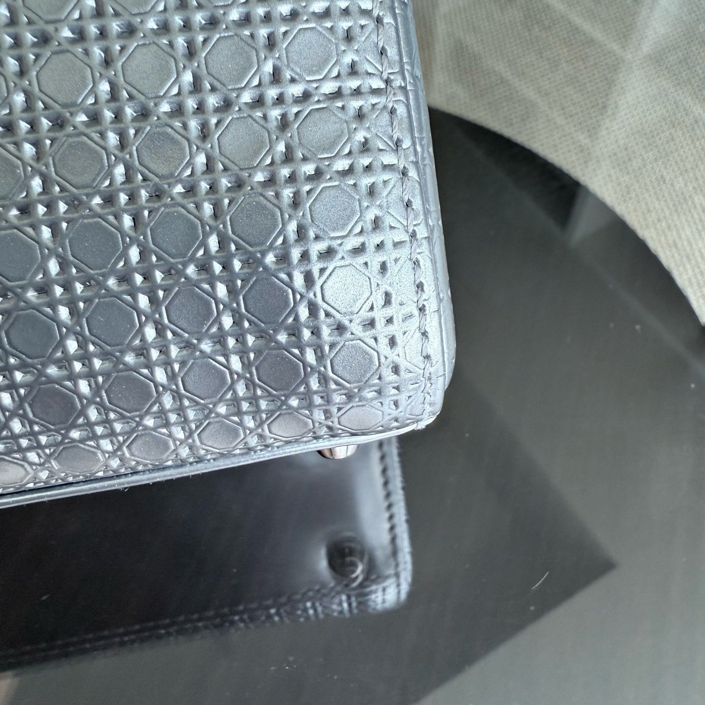 Lady Mini - Micro Cannage Sangle réglable en argent métallisé — Kovancy