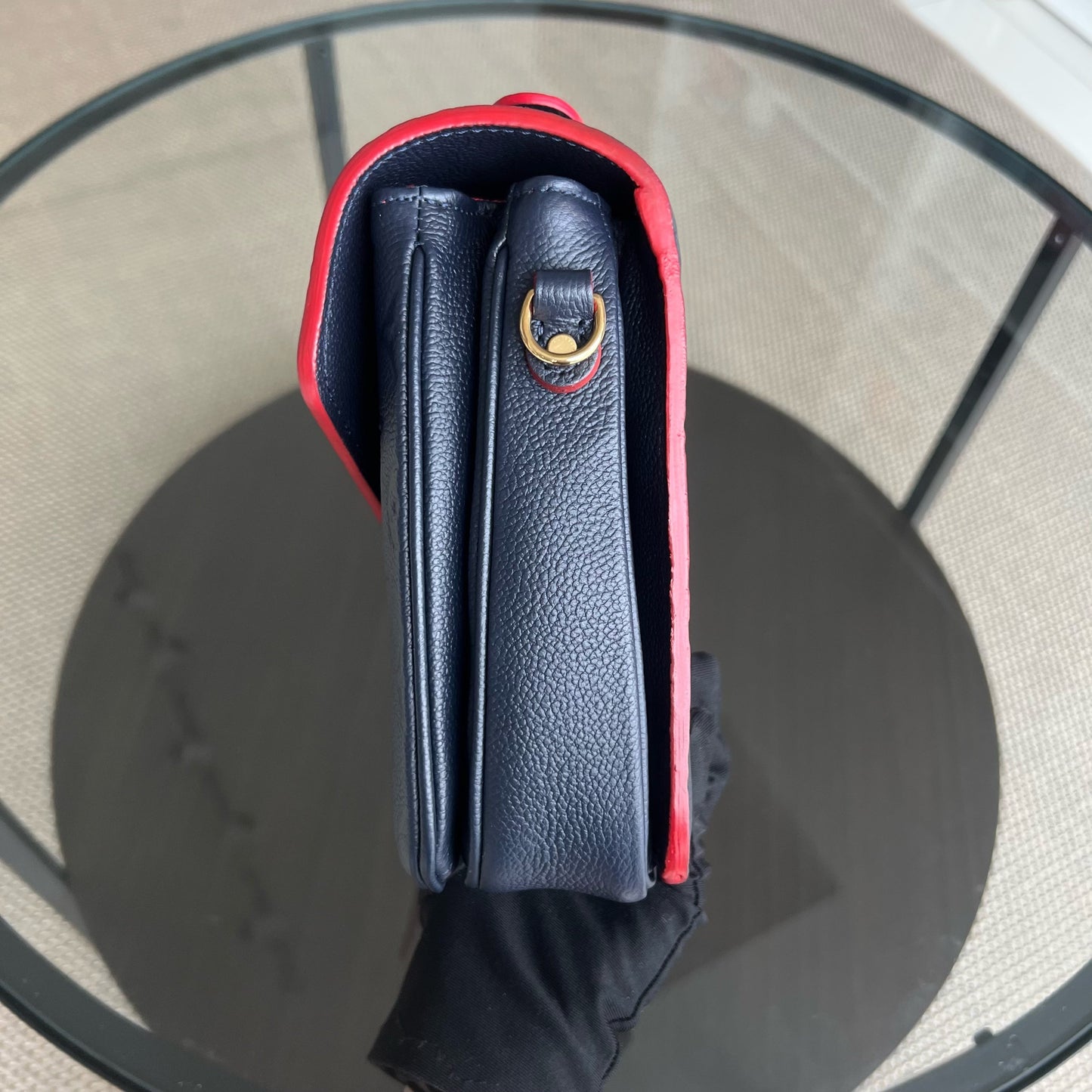 Kovancy - Pochette Metis - Empreinte Monogram Marine Rouge Bleu Marine Or Quincaillerie