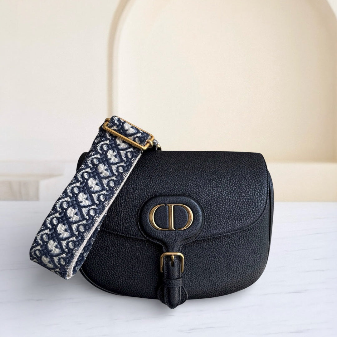 Bijou Bobby Large - Cuir caviar noir, finitions dorées, bandoulière — Kovancy