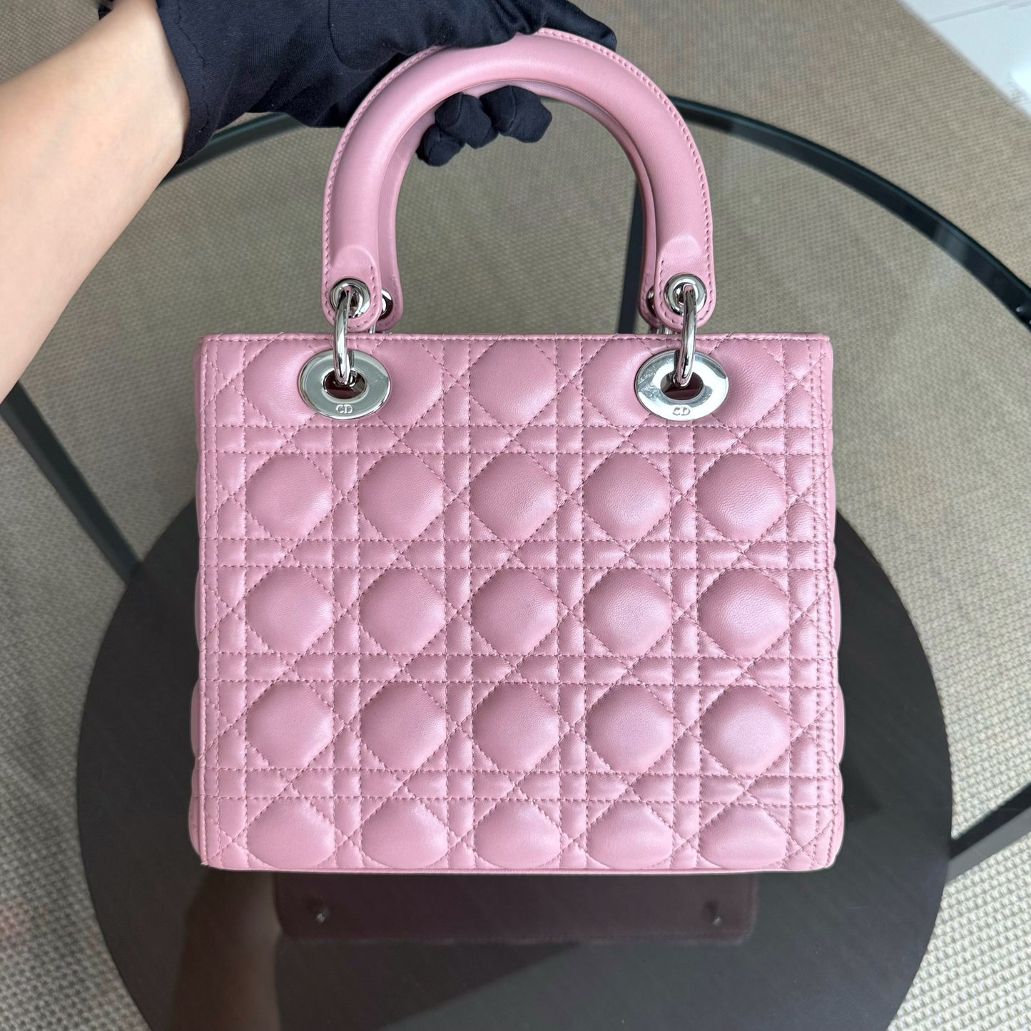 Lady Cannage moyen en cuir d'agneau rose avec accessoires argentés — Kovancy