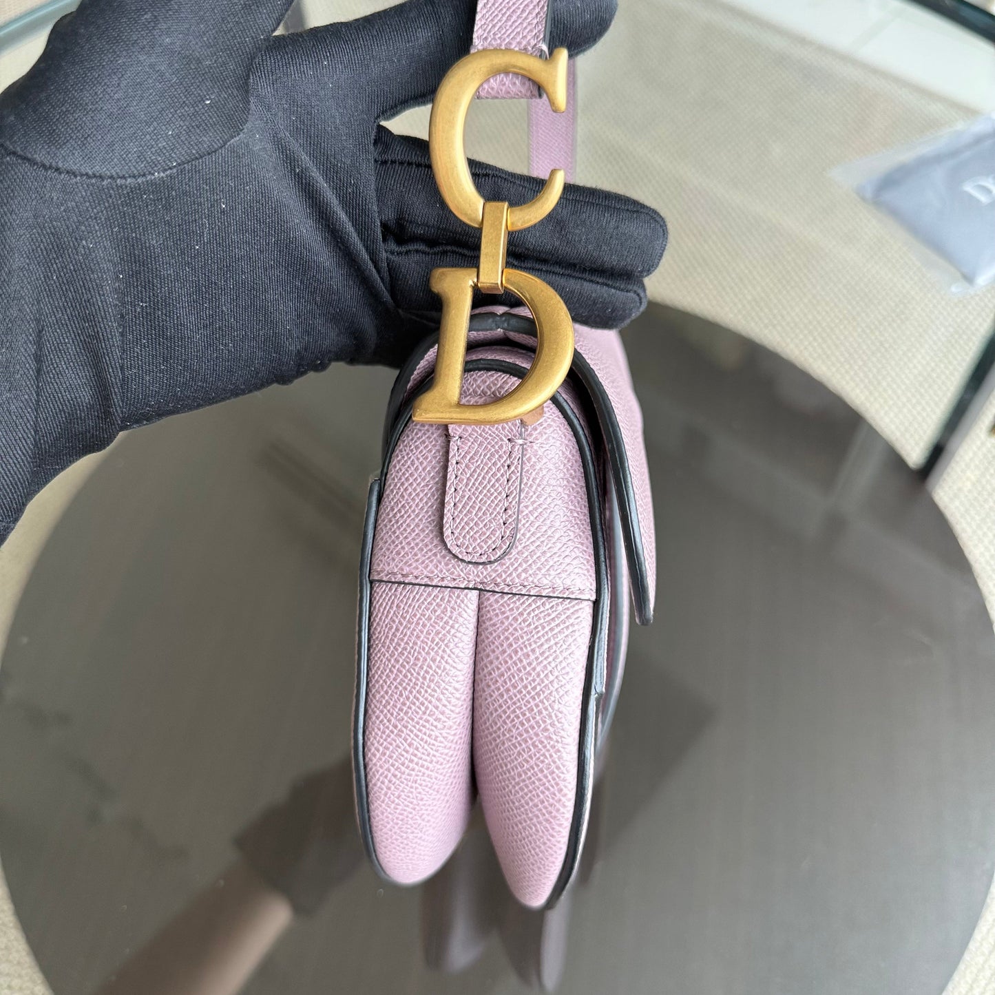 Sac Dior Saddle Small - Bandoulière ajustable en cuir de veau grainé Nude Rose Hardware Gold