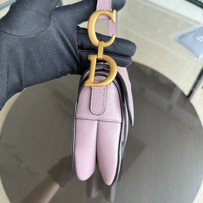 Sac Dior Saddle Small - Bandoulière ajustable en cuir de veau grainé Nude Rose Hardware Gold
