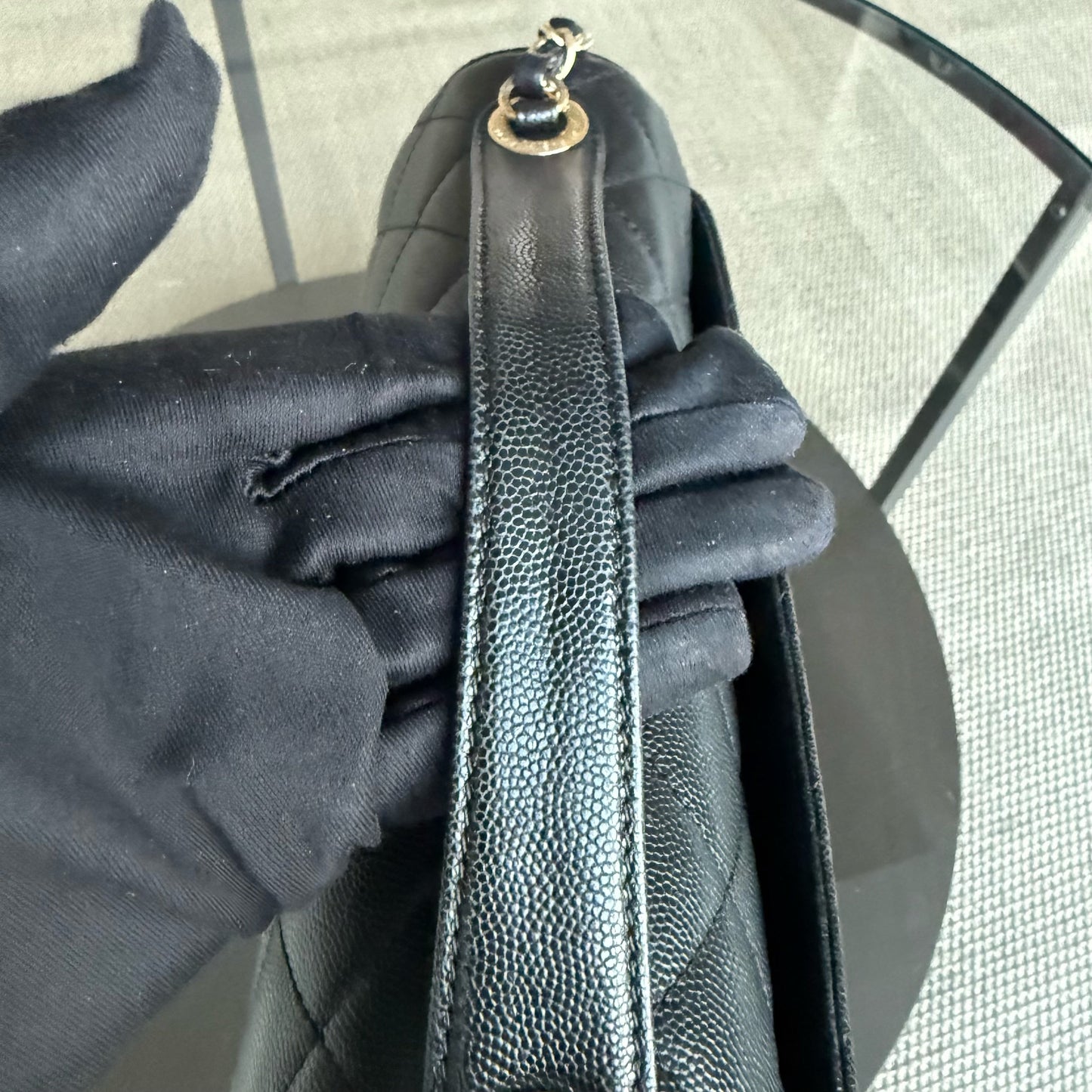 Sac Chanel Business Affinity grand format - 27 cm, cuir caviar matelassé noir, finitions dorées Series 23