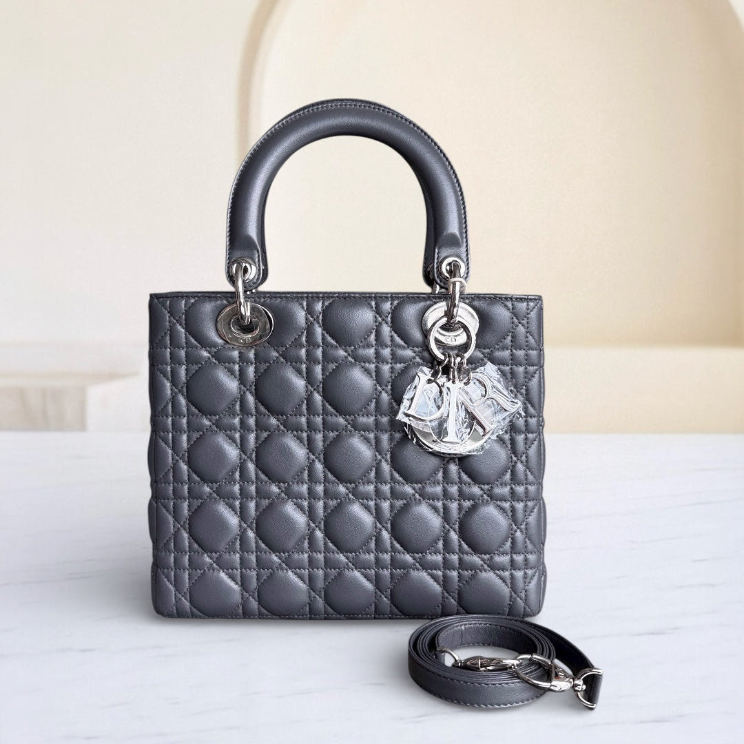 Lady Moyen - Cuir d'agneau Cannage gris foncé, finitions argentées — Kovancy