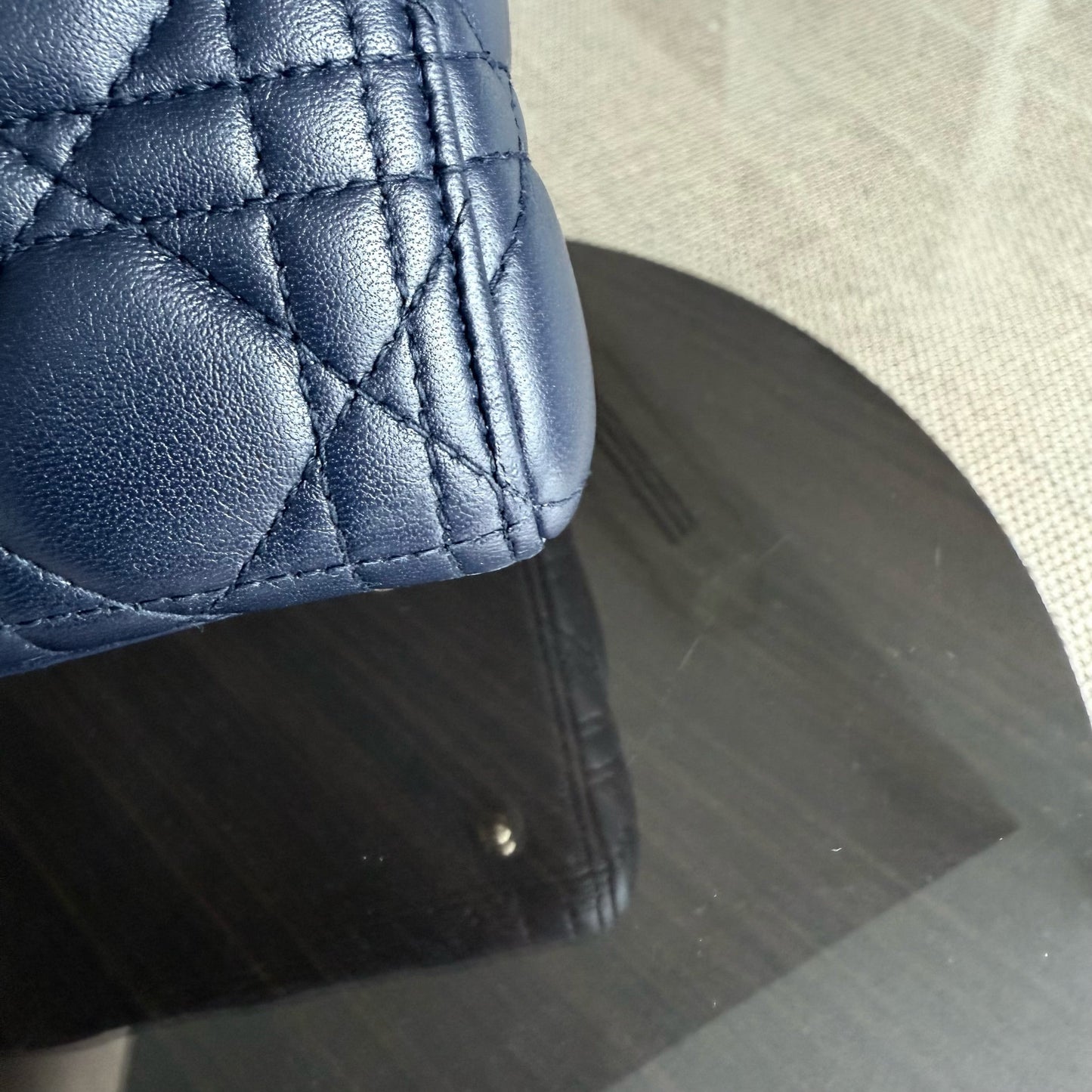 Lady Grand rabat - Cuir d'agneau Canange bleu foncé, accessoires dorés — Kovancy