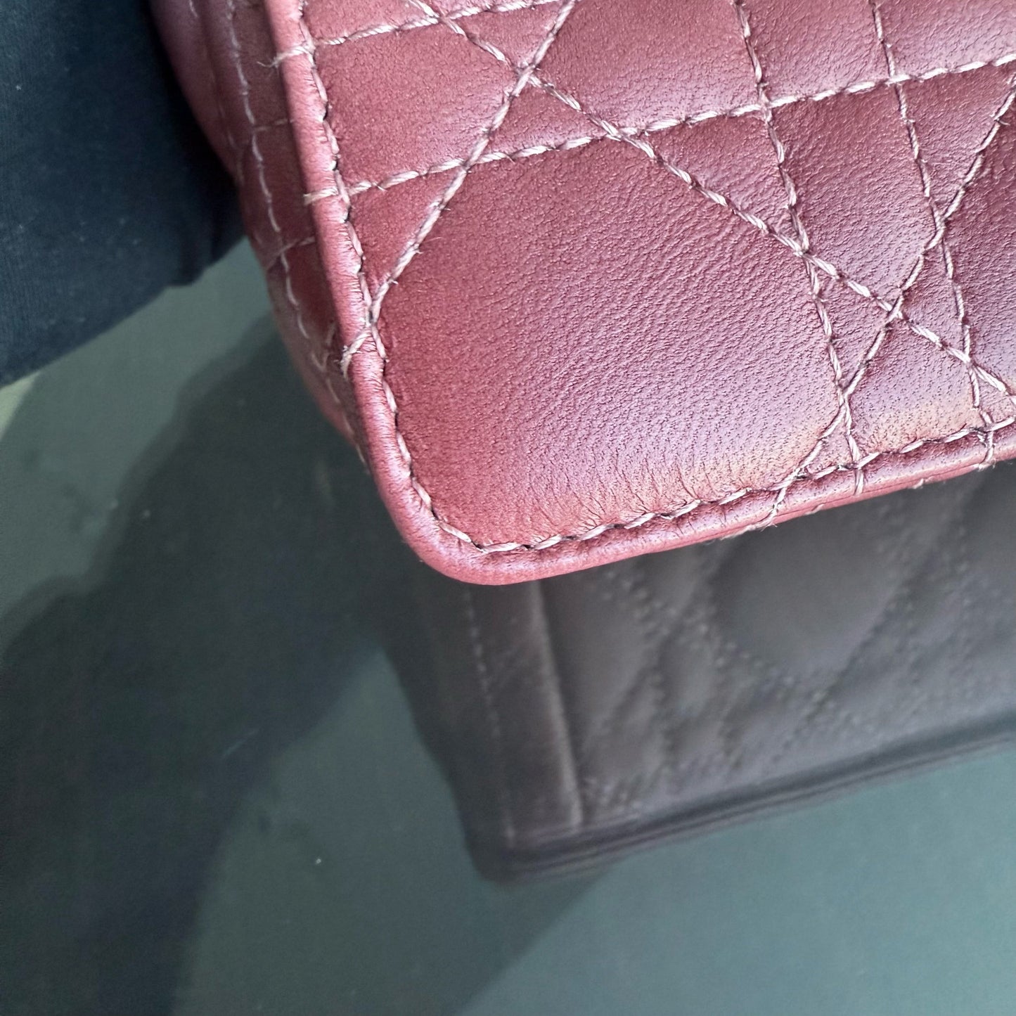Caro Small - Cuir de veau Cannage bicolore Accastillage or rose 20 cm — Kovancy