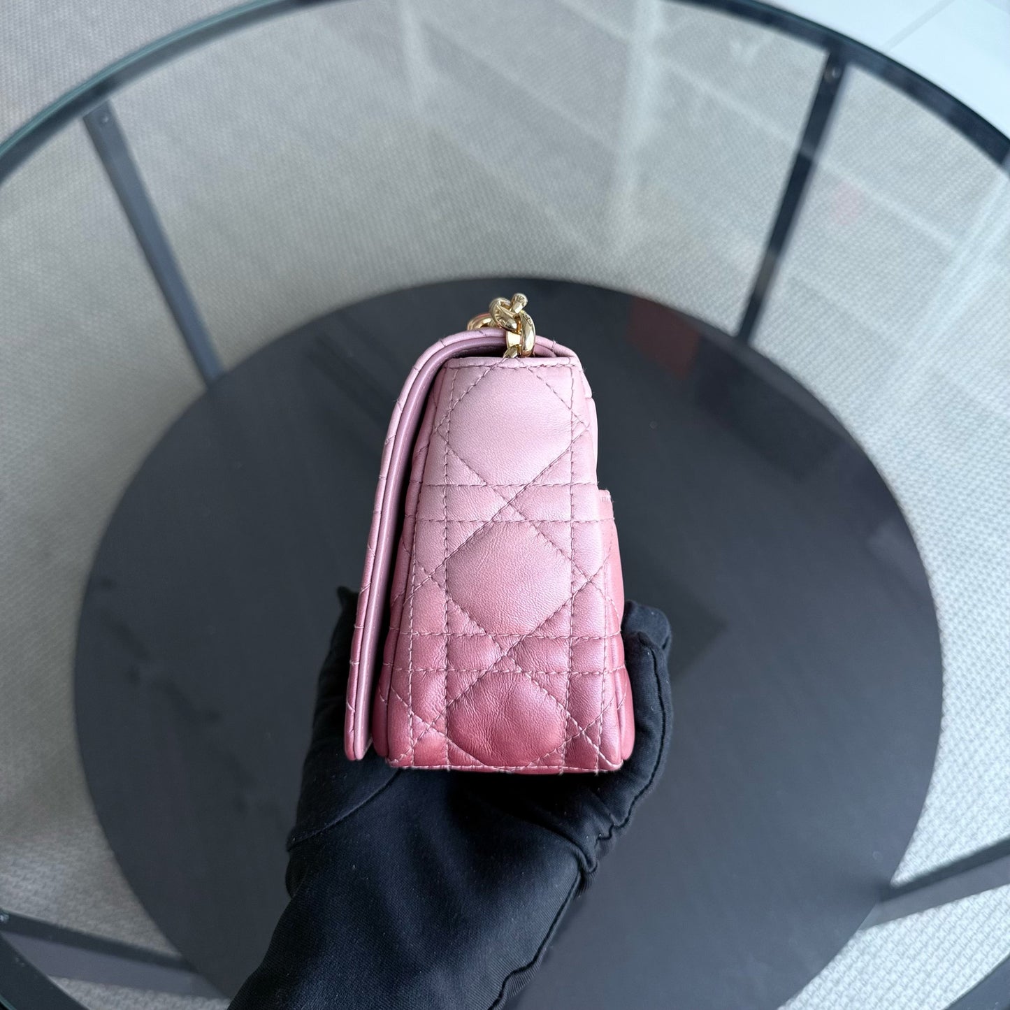 Caro Small - Cuir de veau Cannage bicolore Accastillage or rose 20 cm — Kovancy