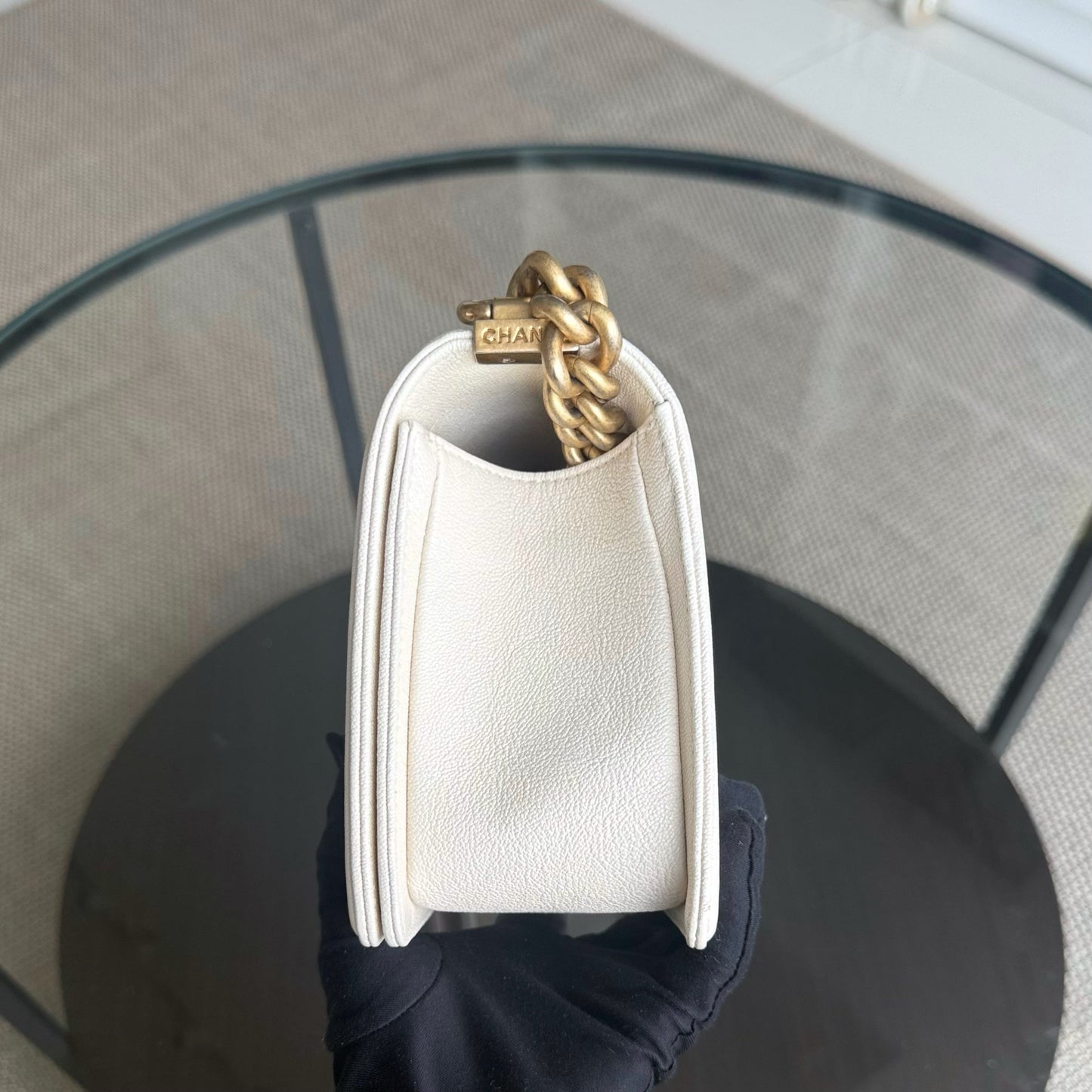 Chanel Boy Medium - Caviar 25CM Blanc Crème Quincaillerie Or Vieilli Series 26