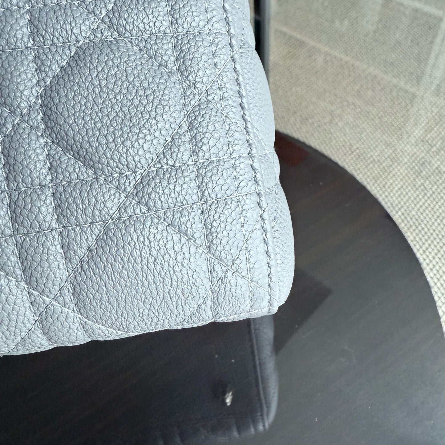 Lady Grand - Cuir de veau grainé Caviar Cannage Gris Accastillage argenté — Kovancy