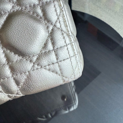 Dior Lady Rabat moyen - Cuir de veau Cannage Ferrures dorées SANS SANGLE