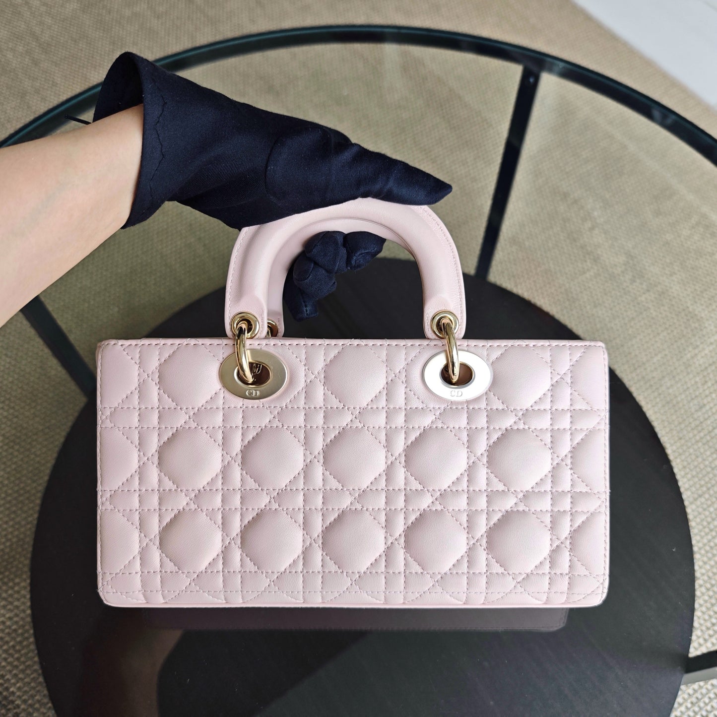 D-Joy Medium - Cuir d'agneau Cannage Rose clair Ferrures dorées — Kovancy