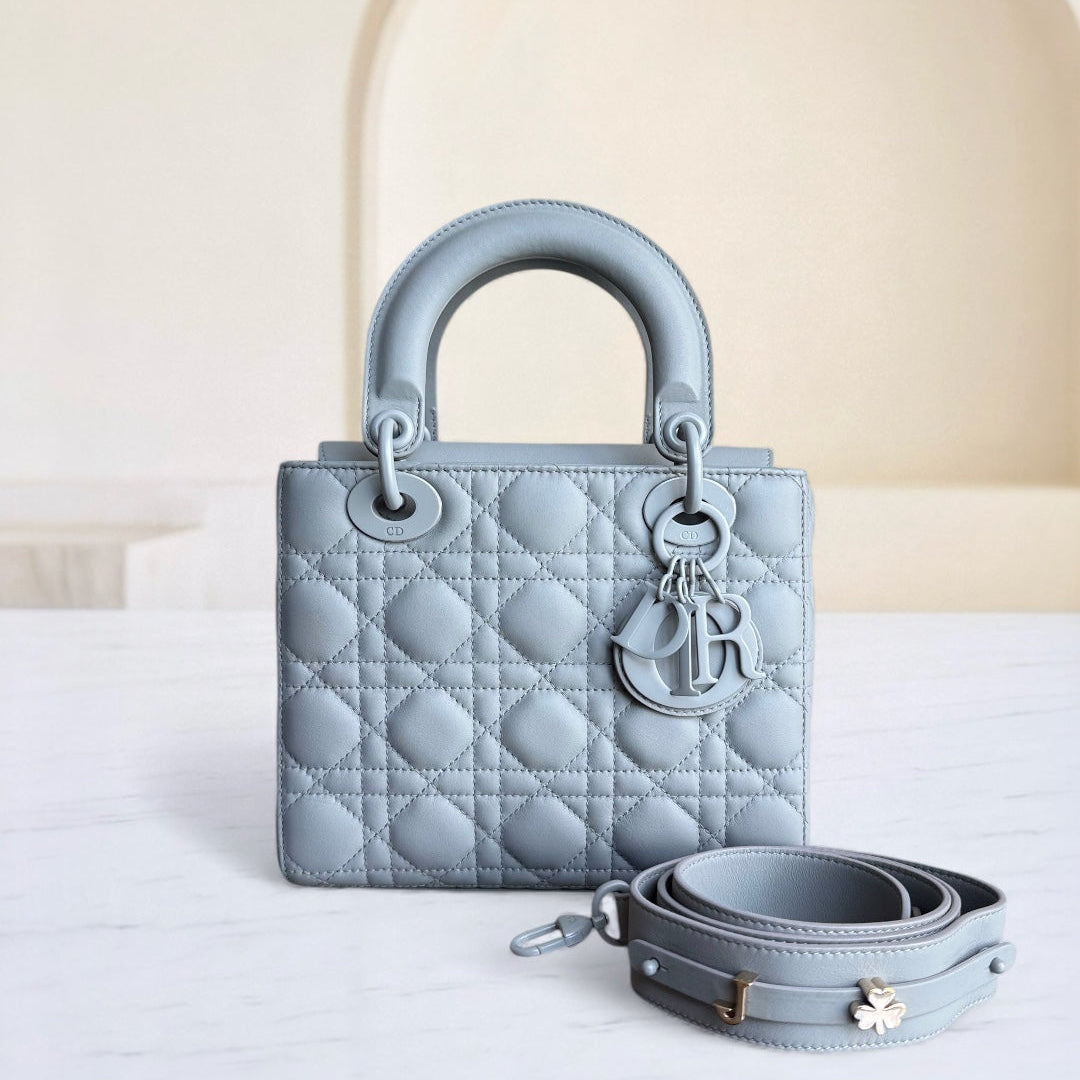 Lady Petit modèle ABC - Cuir de veau gris Cannage entièrement gris, finitions noires — Kovancy