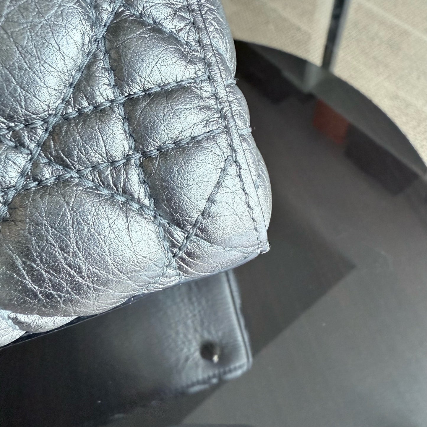 Dior Lady Rabat moyen - Cuir de veau grainé, quincaillerie argentée et dorée métallisée, édition limitée