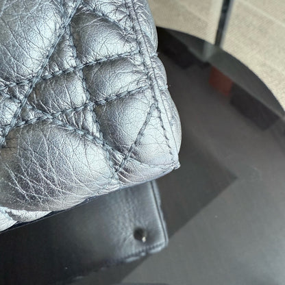 Dior Lady Rabat moyen - Cuir de veau grainé, quincaillerie argentée et dorée métallisée, édition limitée