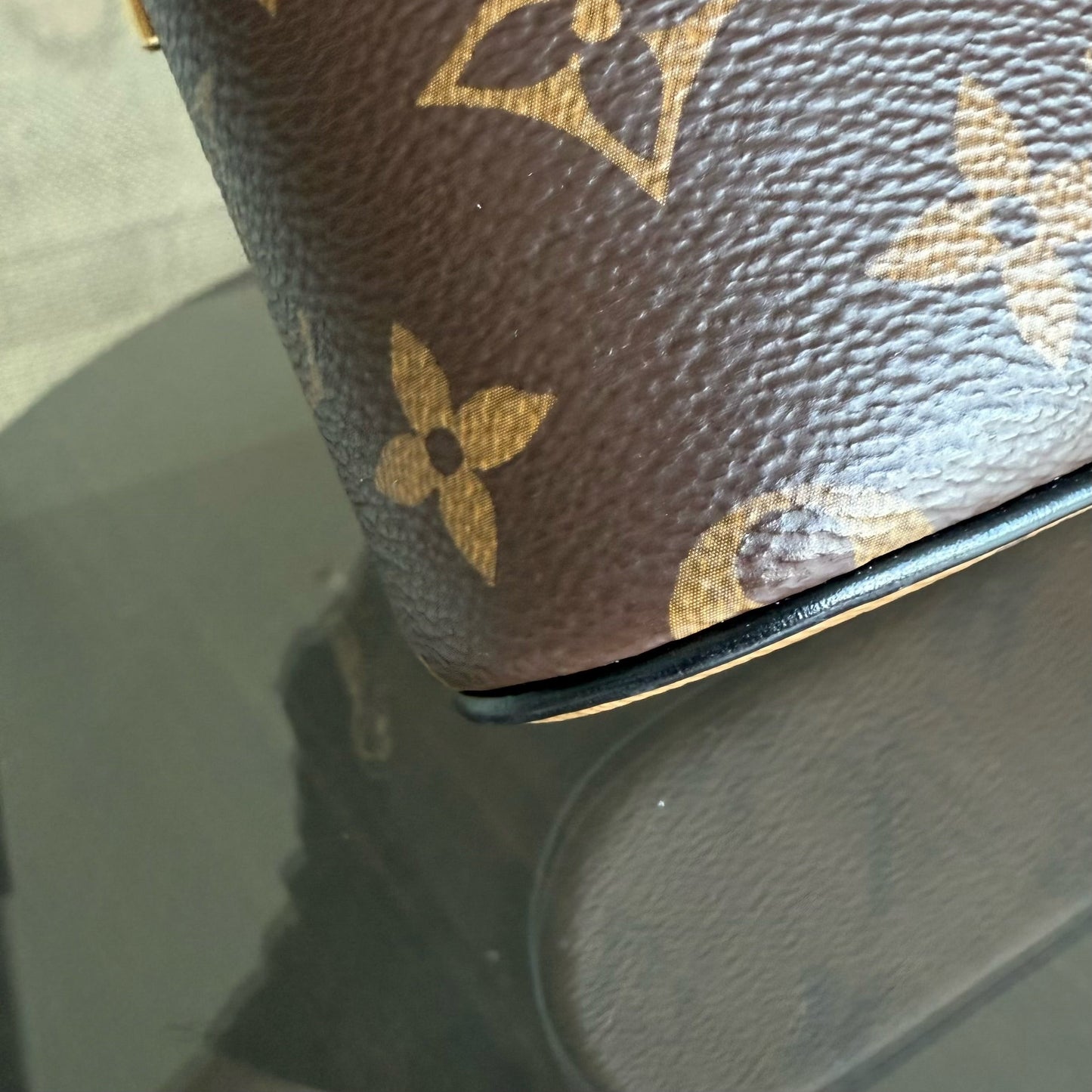 Kovancy - Pochette Vanity Chain Monogram