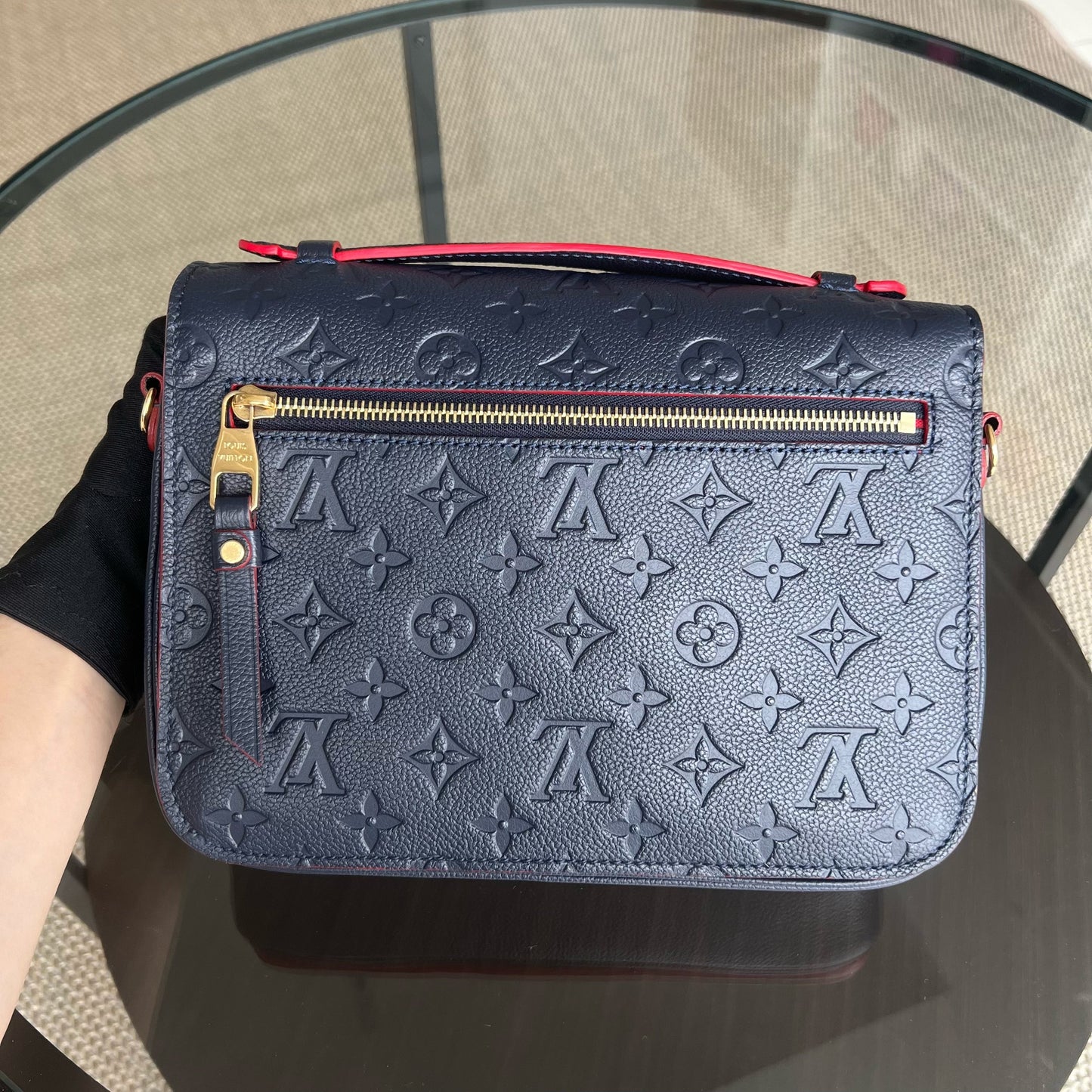 Kovancy - Pochette Metis - Empreinte Monogram Marine Rouge Bleu Marine Or Quincaillerie