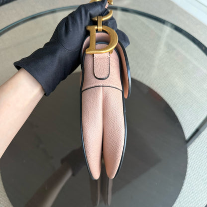 Sac Dior Saddle Medium - Cuir de veau grainé Nude Rose Blush Ferrures dorées