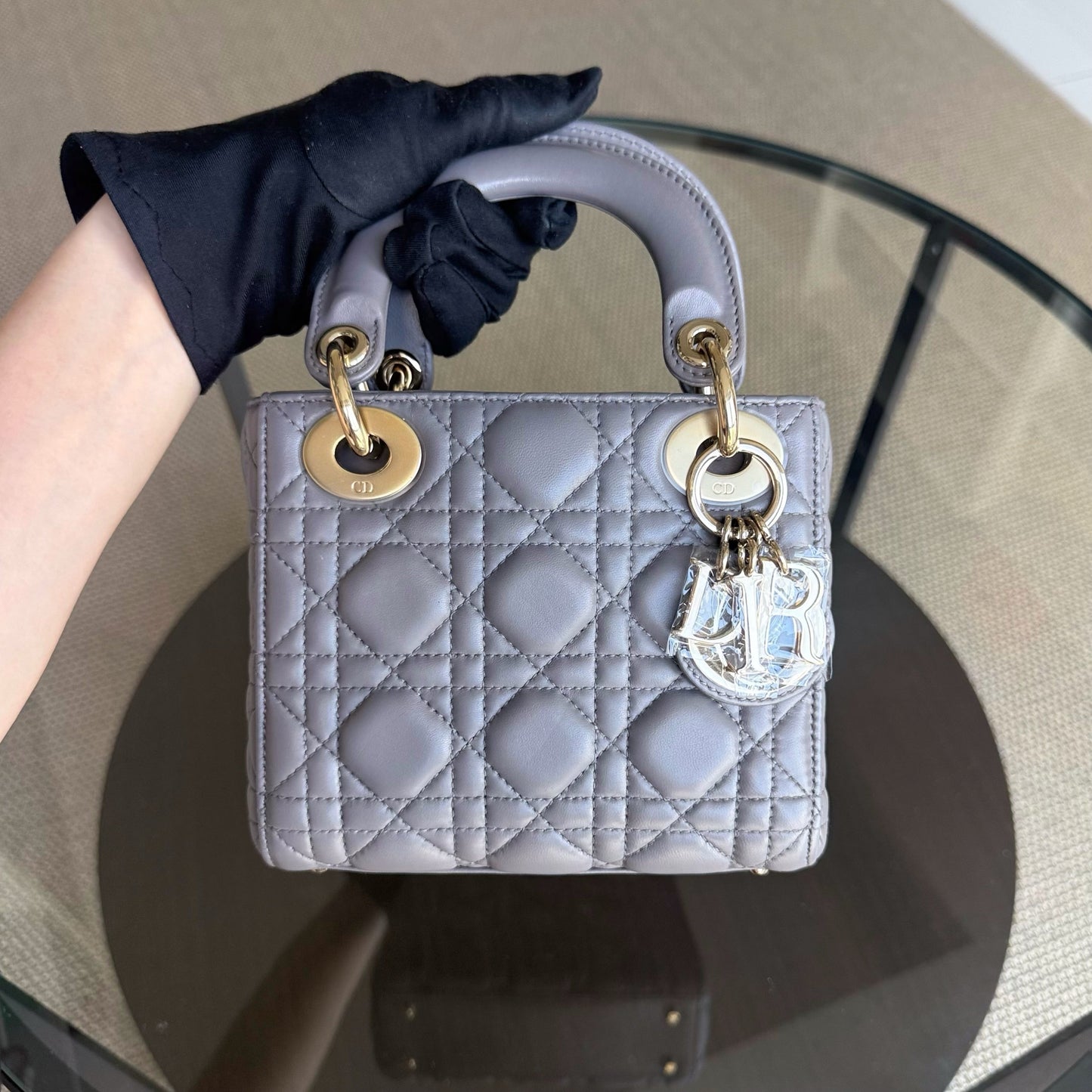 Lady Mini - Sangle réglable en cuir d'agneau Cannage gris et matériel doré — Kovancy