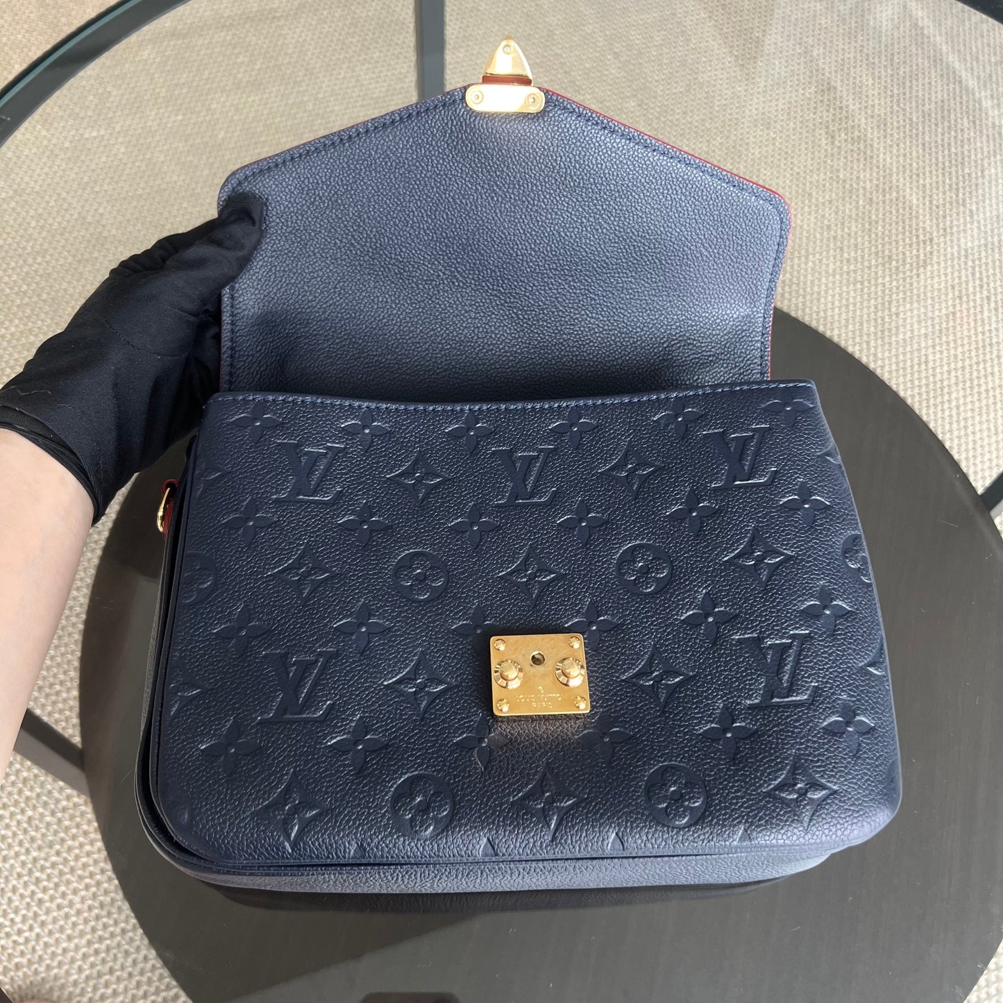 Kovancy - Pochette Metis - Empreinte Monogram Marine Rouge Bleu Marine Or Quincaillerie