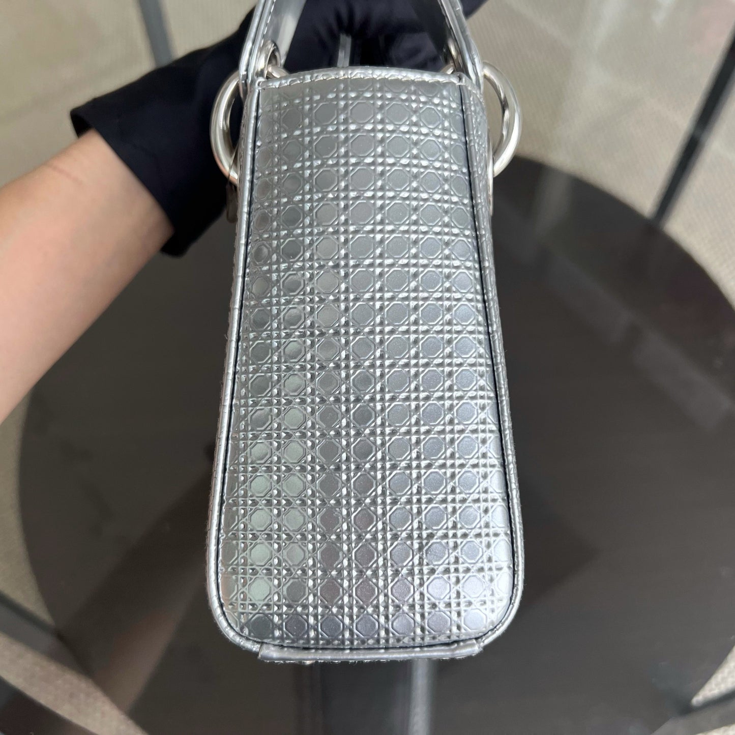 Lady Mini - Bandoulière chaîne en cuir de veau métallisé Micro Cannage avec quincaillerie argentée — Kovancy