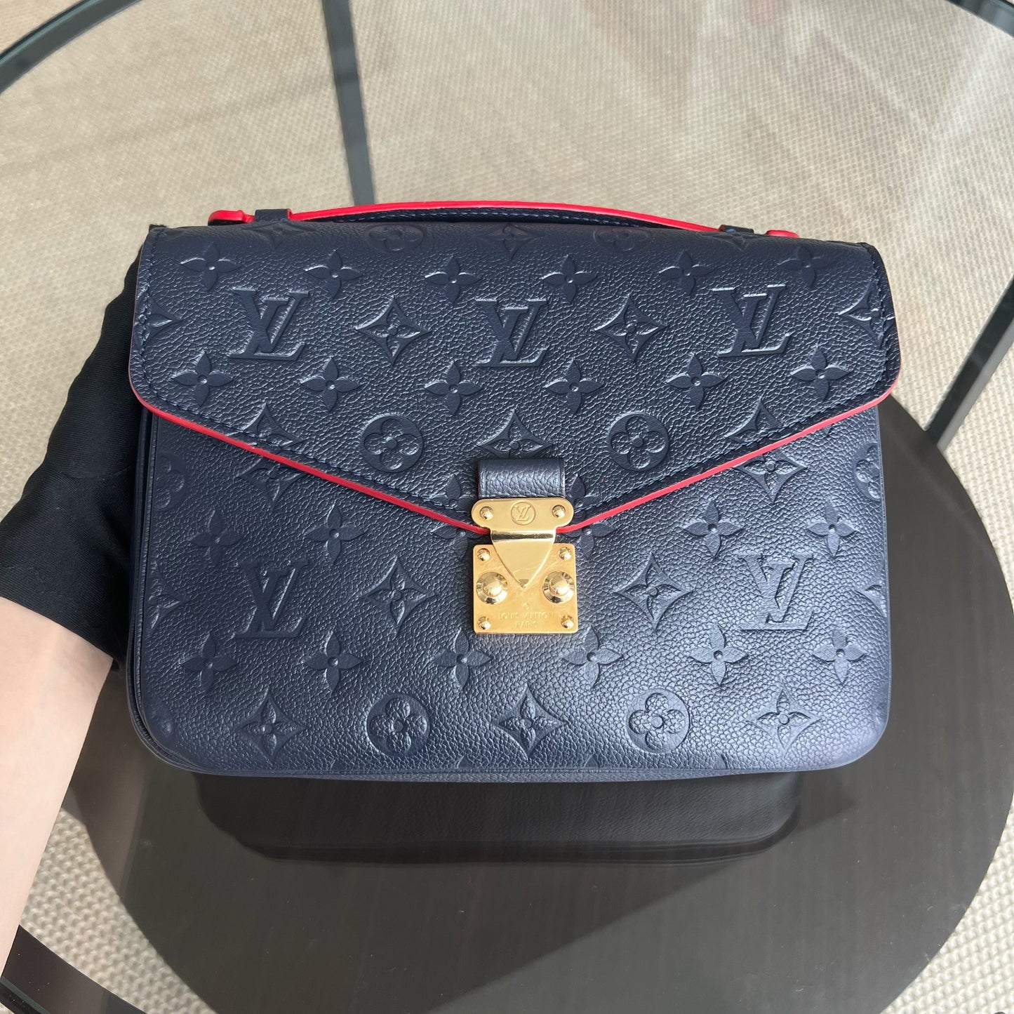 Kovancy - Pochette Metis - Empreinte Monogram Marine Rouge Bleu Marine Or Quincaillerie