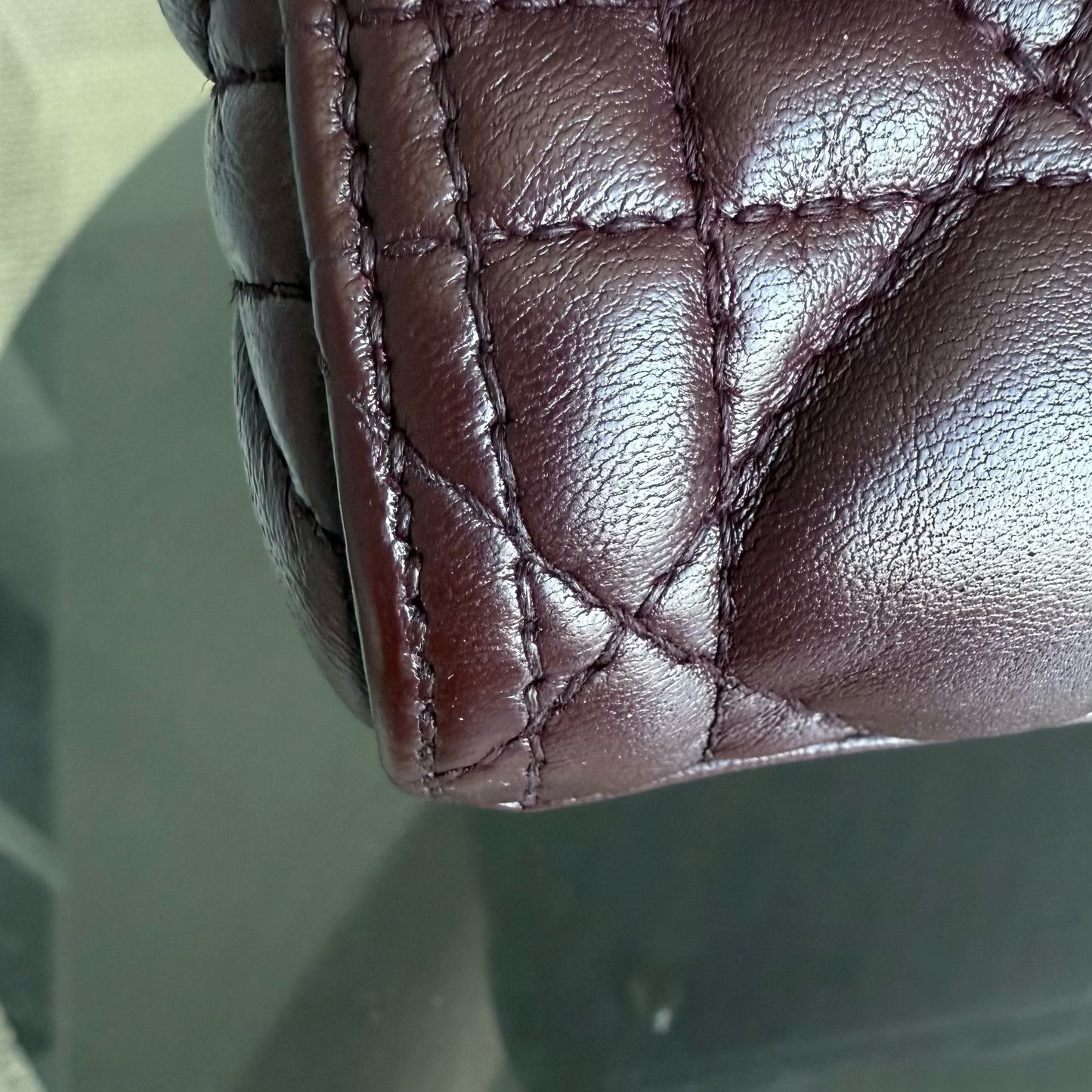 Lady Moyen - Cuir d'agneau Cannage Bordeaux foncé Rouge Quincaillerie dorée SANS SANGLE — Kovancy