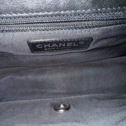 Sac à rabat saisonnier Chanel Mademoiselle CC Lock - Cuir de veau matelassé noir et métal argenté Series 23